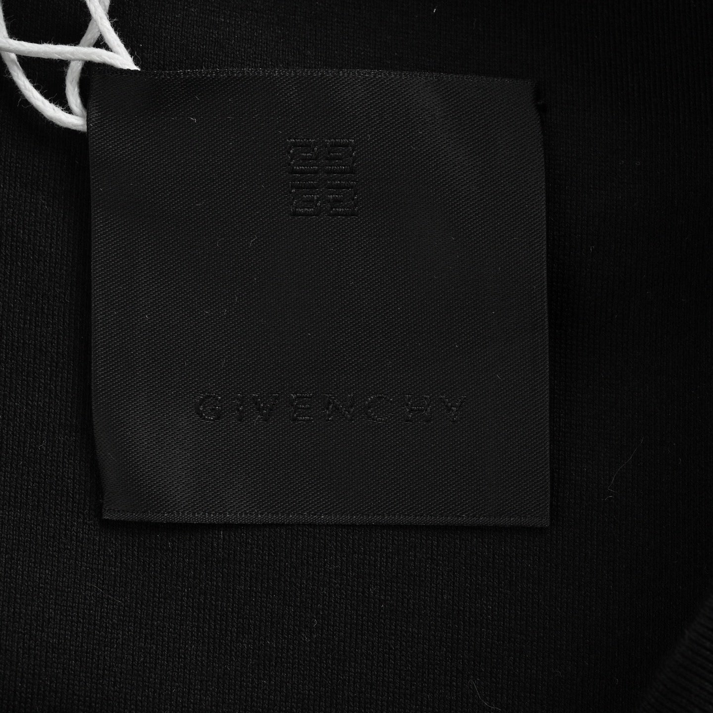embroidered letter logo short sleeves