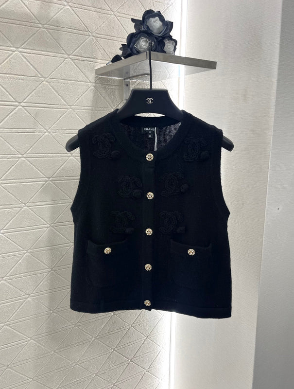 25 new products Knitted vest