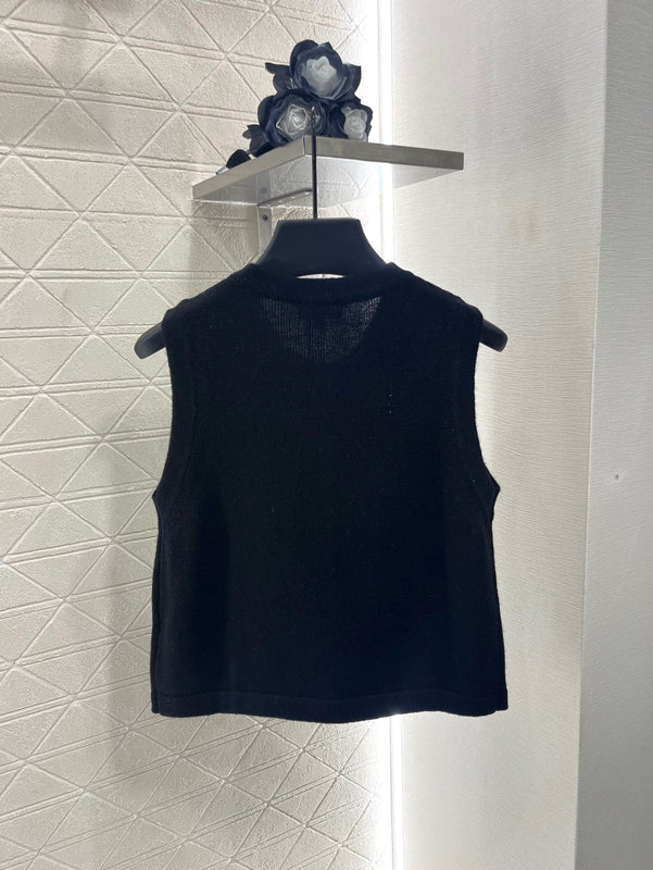 25 new products Knitted vest
