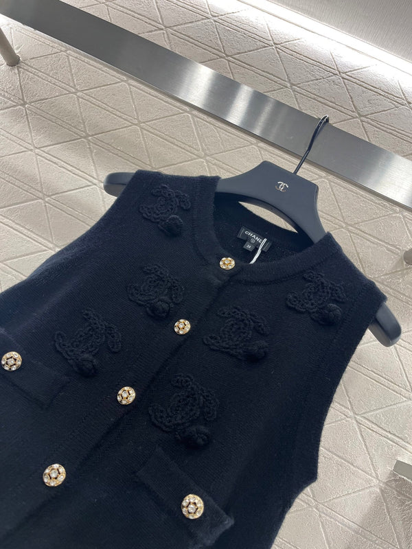 25 new products Knitted vest