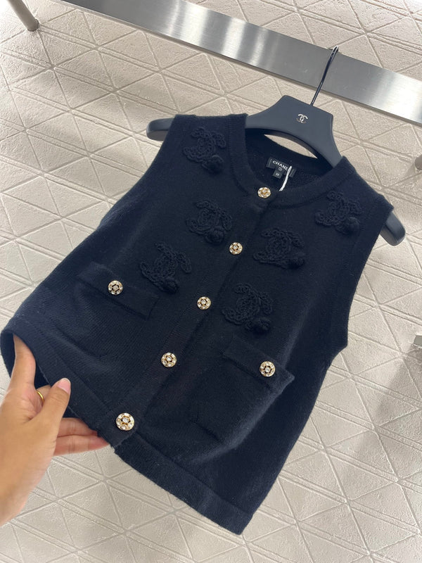 25 new products Knitted vest