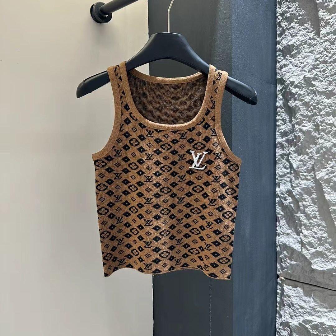 Laser logo knitted vest