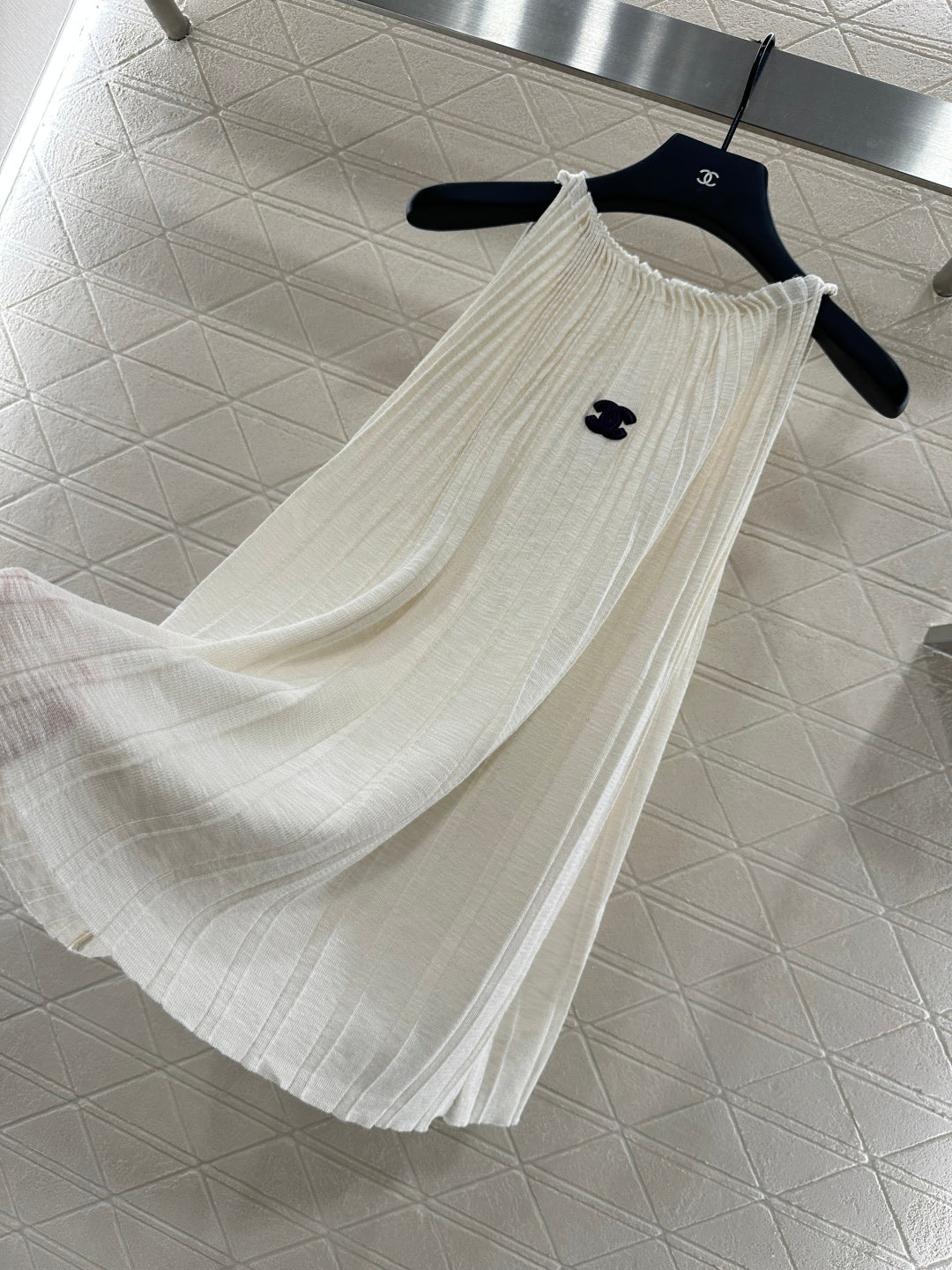Halter neck pleated knitted vest
