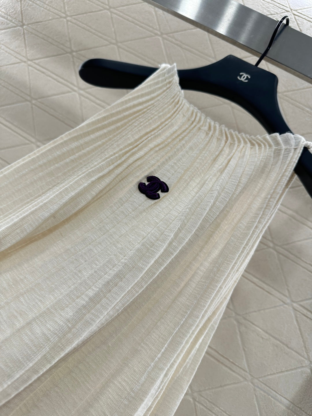 Halter neck pleated knitted vest
