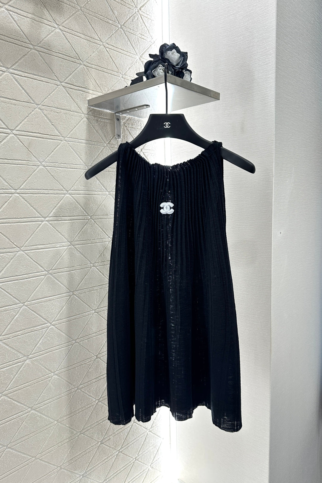 Halter neck pleated knitted vest