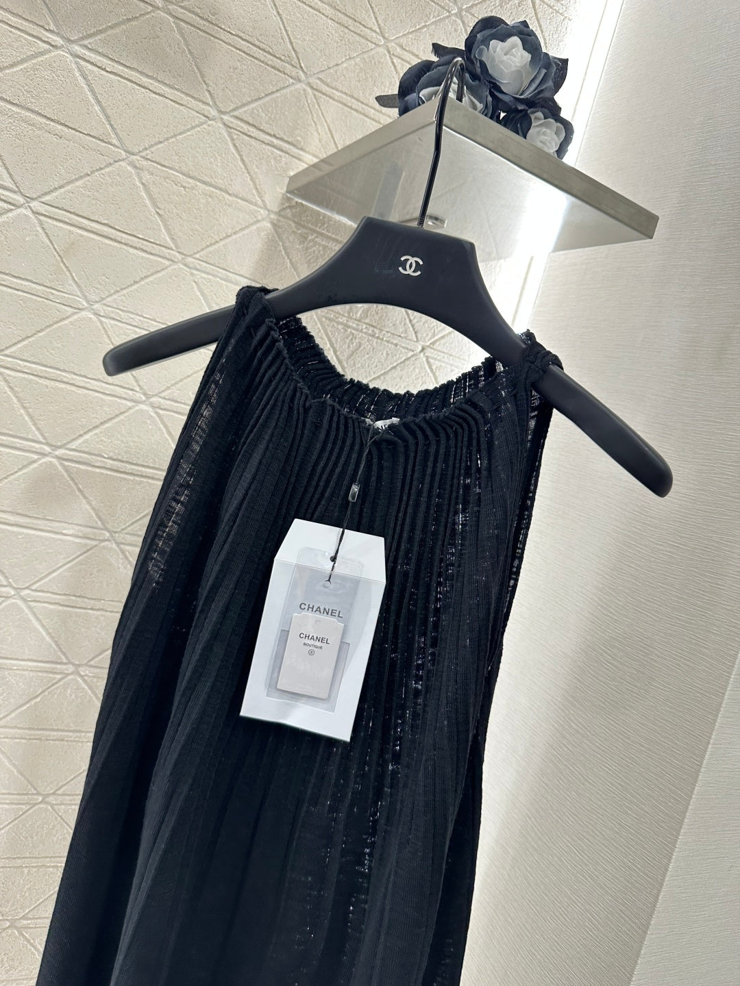 Halter neck pleated knitted vest