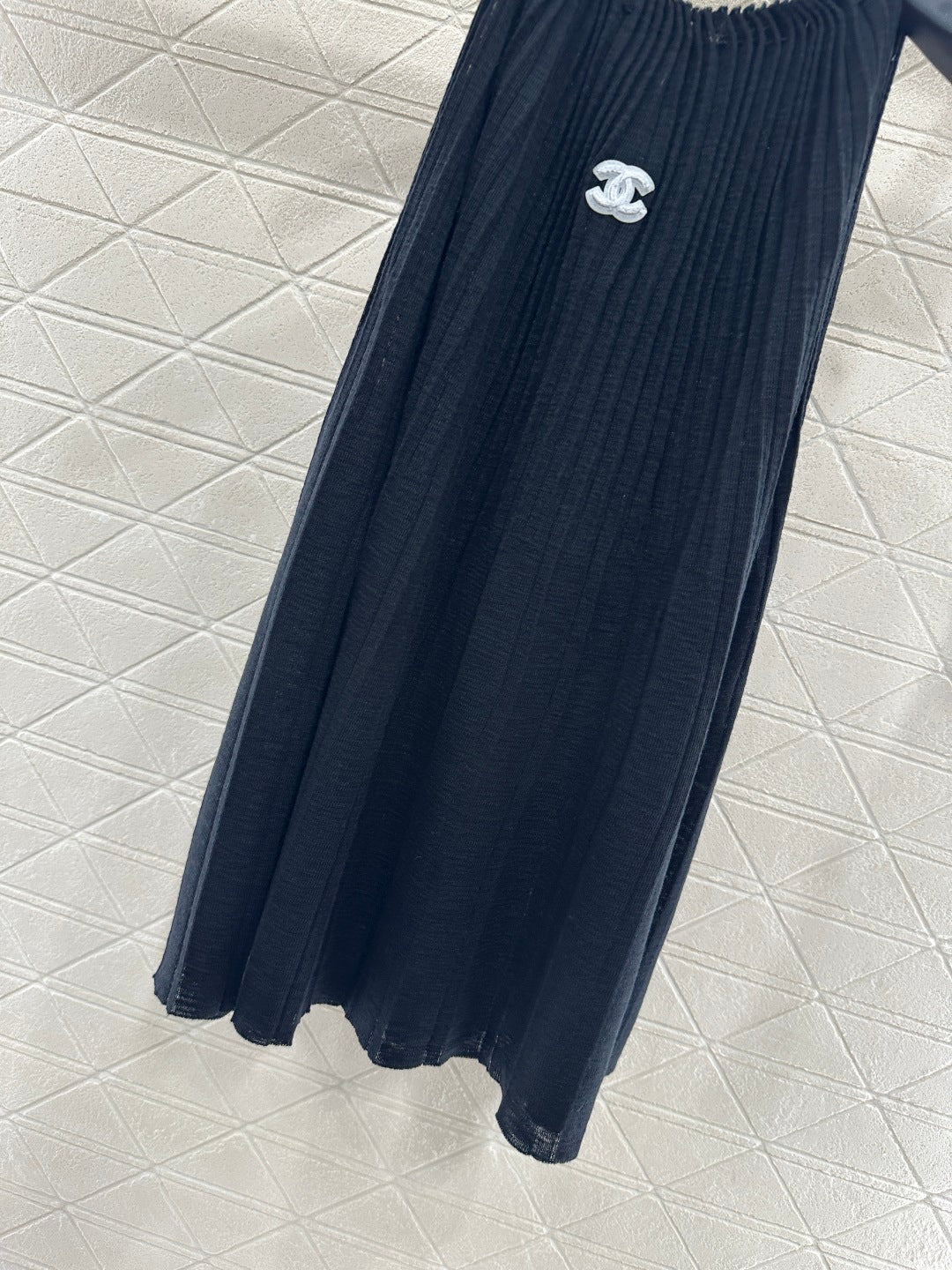 Halter neck pleated knitted vest