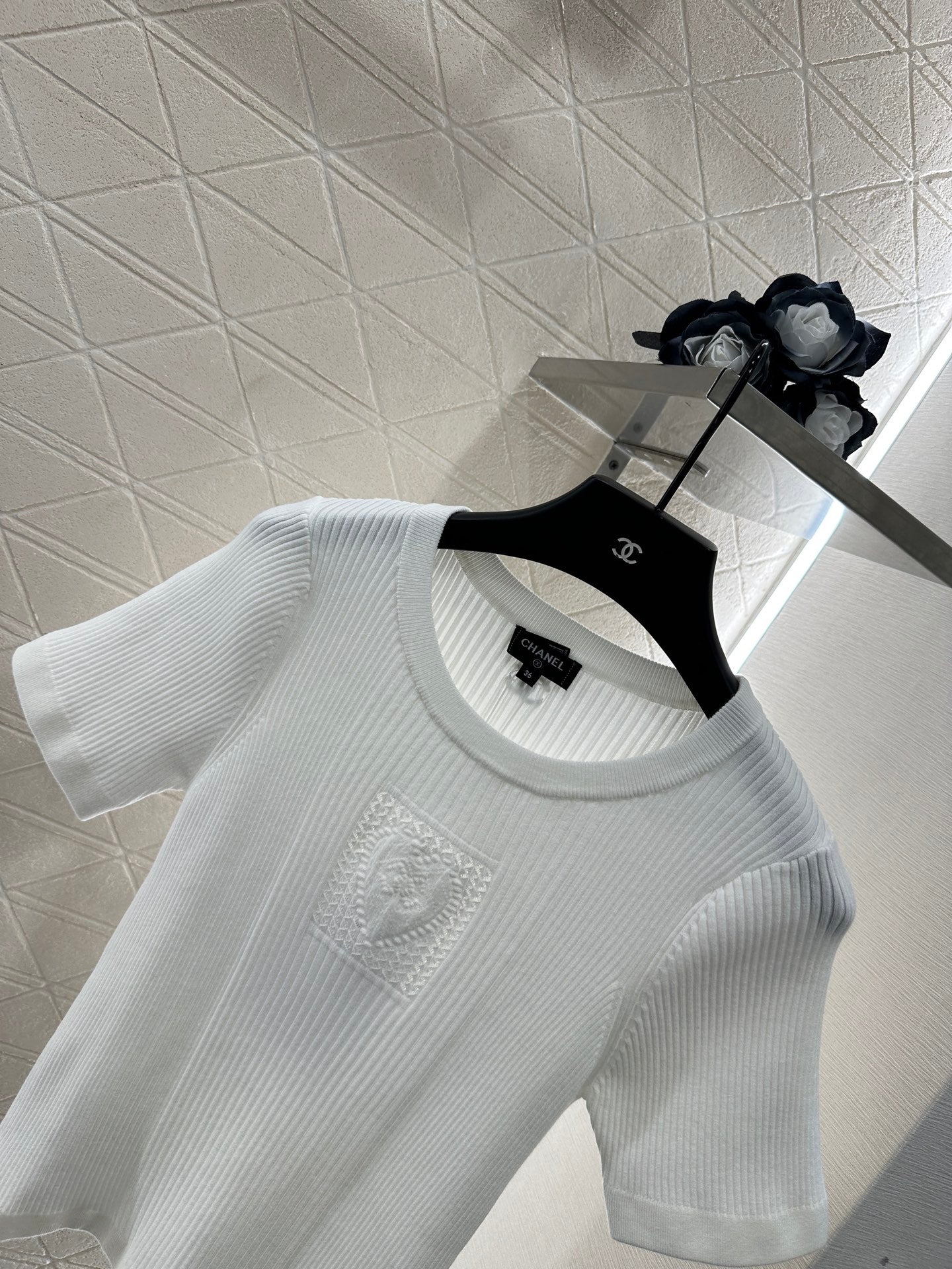Heart-shaped knitted short-sleeved shirt