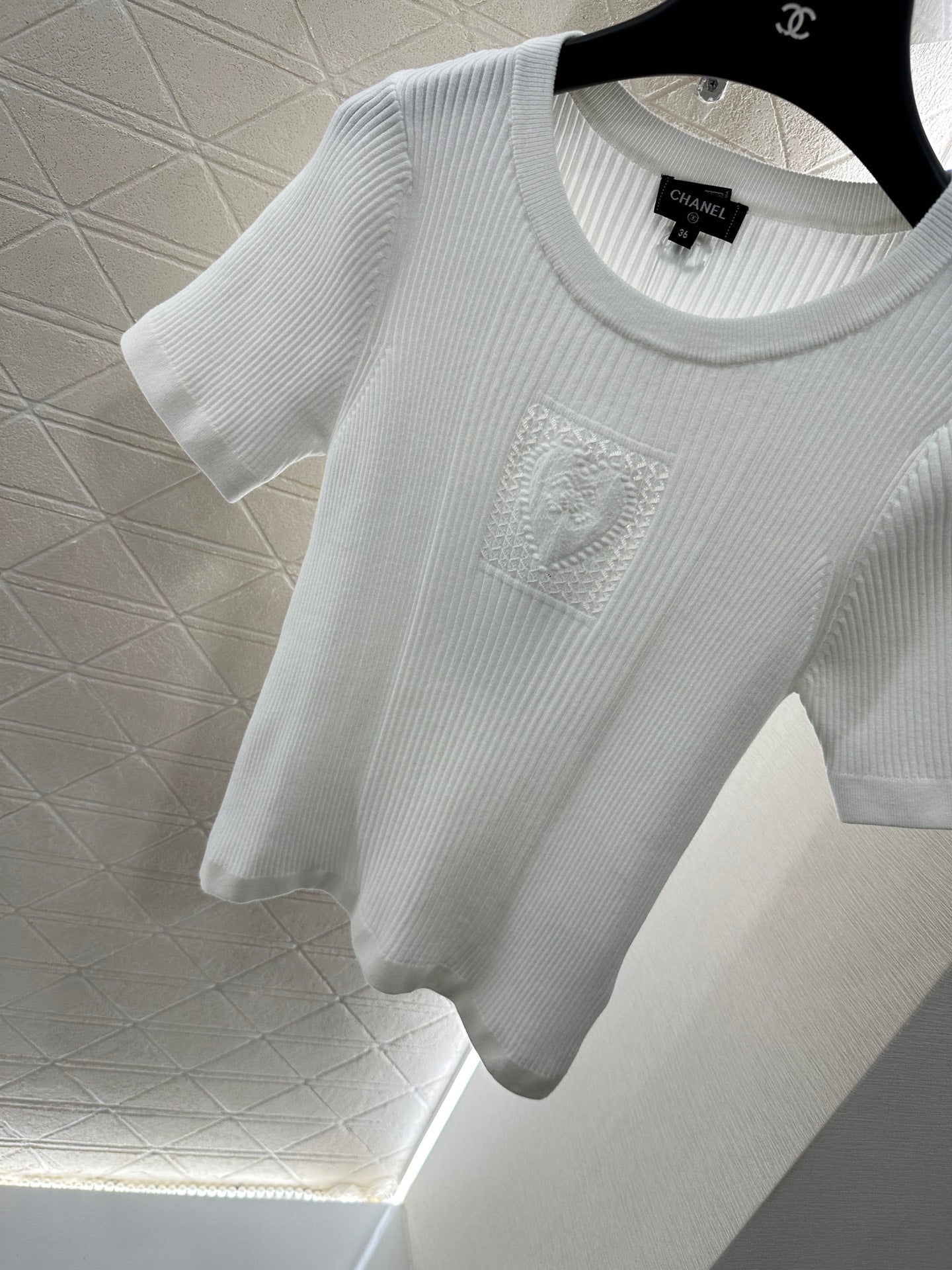 Heart-shaped knitted short-sleeved shirt