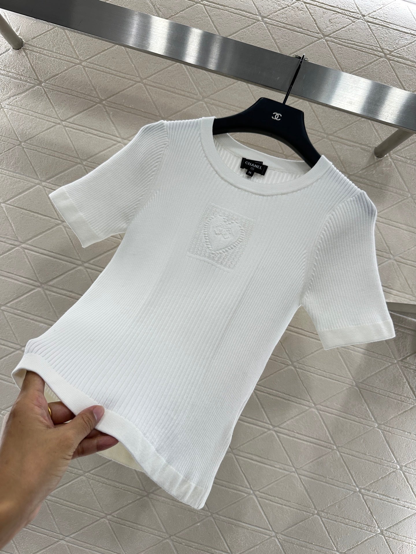 Heart-shaped knitted short-sleeved shirt