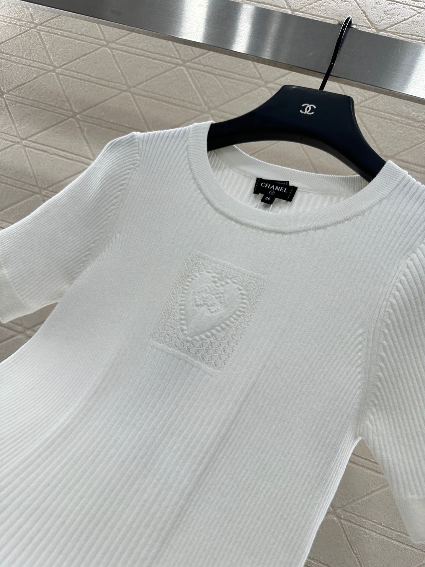 Heart-shaped knitted short-sleeved shirt