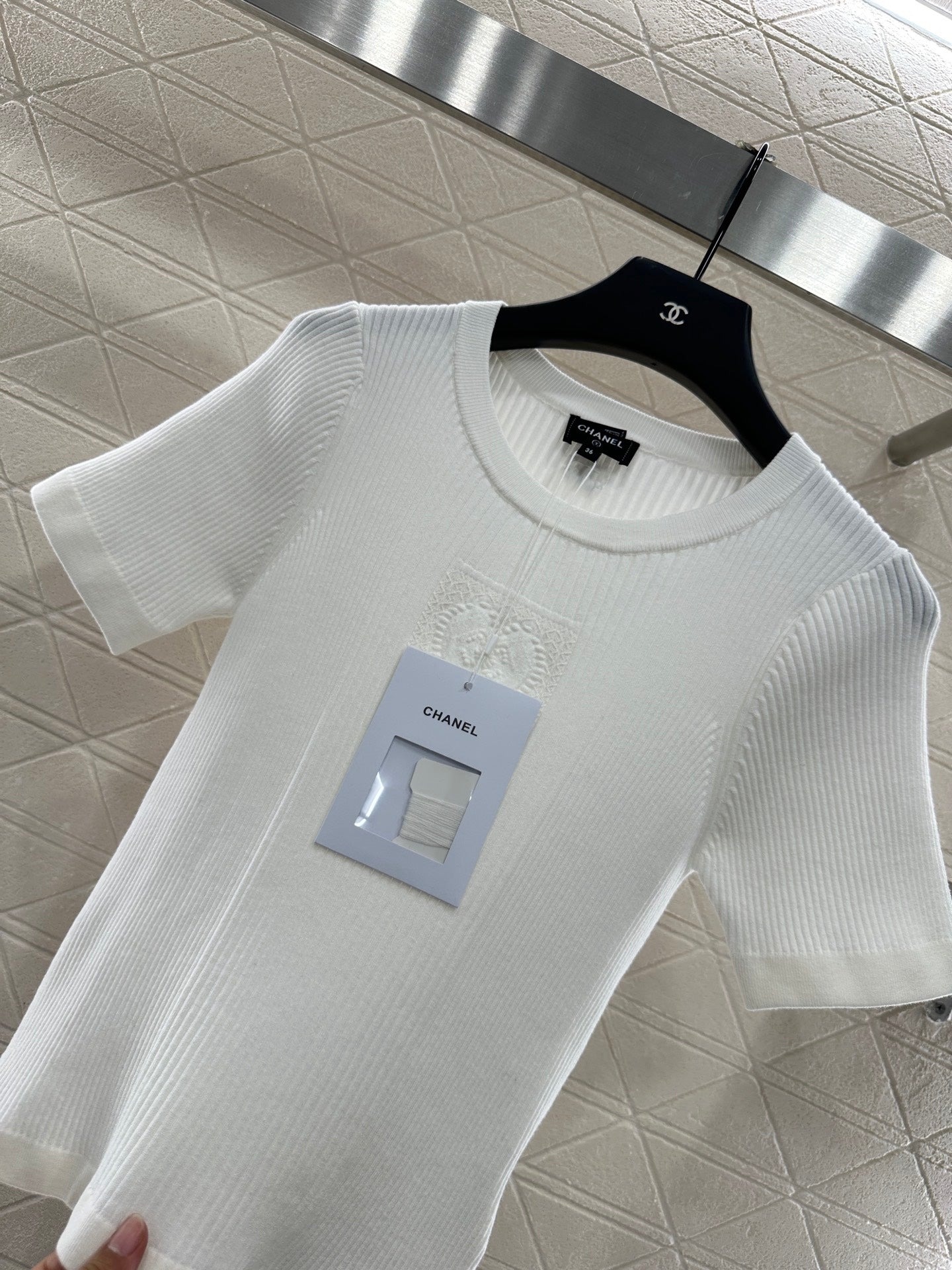 Heart-shaped knitted short-sleeved shirt