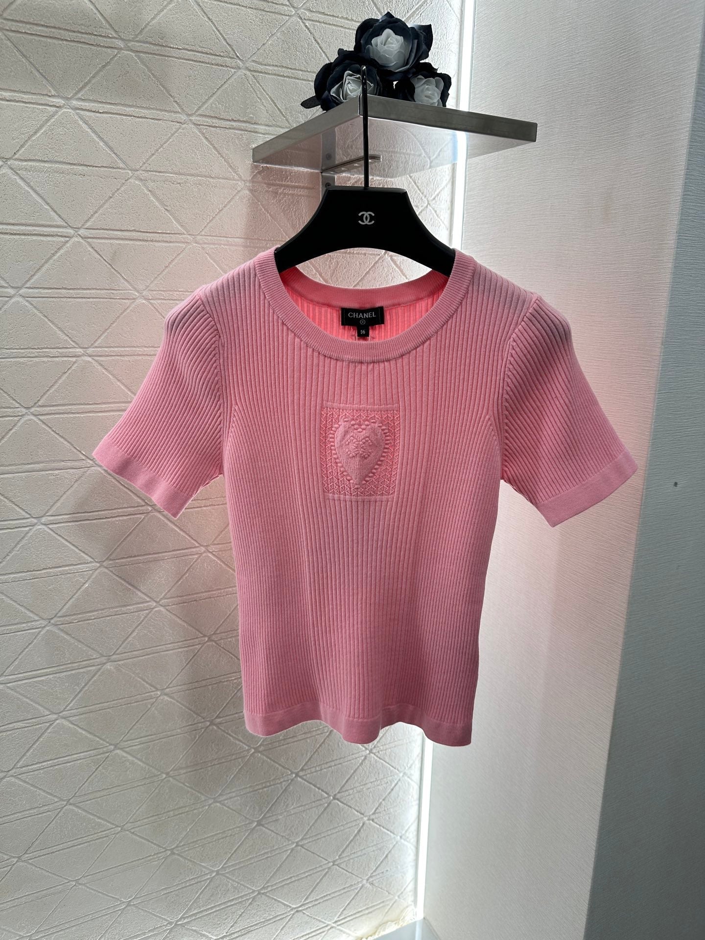Heart-shaped knitted short-sleeved shirt