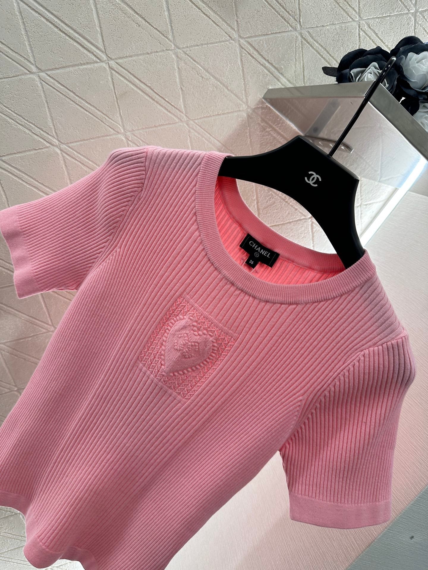 Heart-shaped knitted short-sleeved shirt