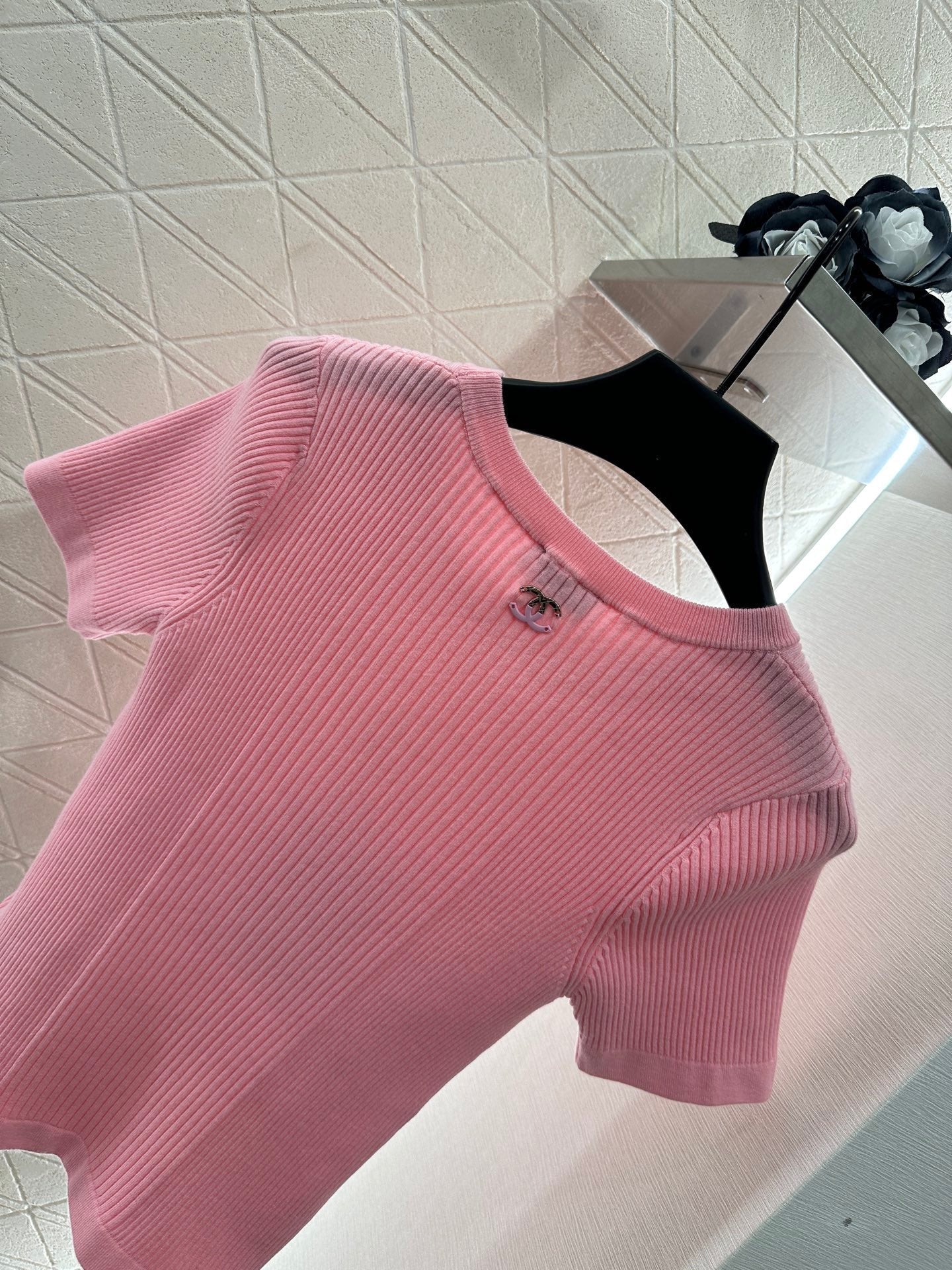 Heart-shaped knitted short-sleeved shirt