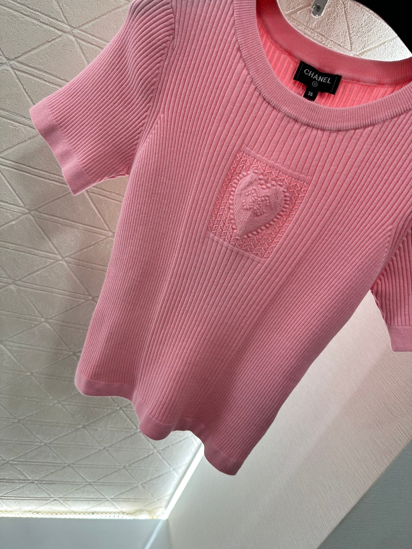Heart-shaped knitted short-sleeved shirt