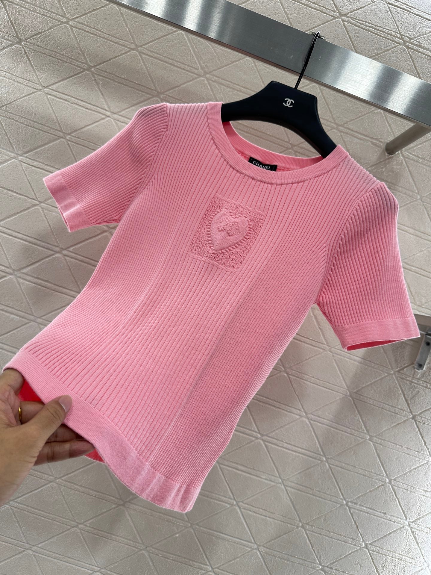 Heart-shaped knitted short-sleeved shirt