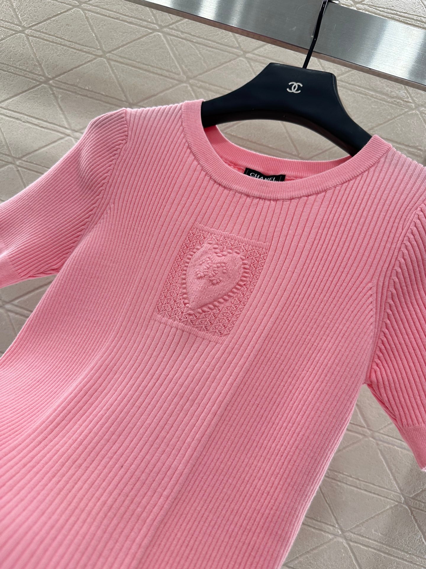 Heart-shaped knitted short-sleeved shirt