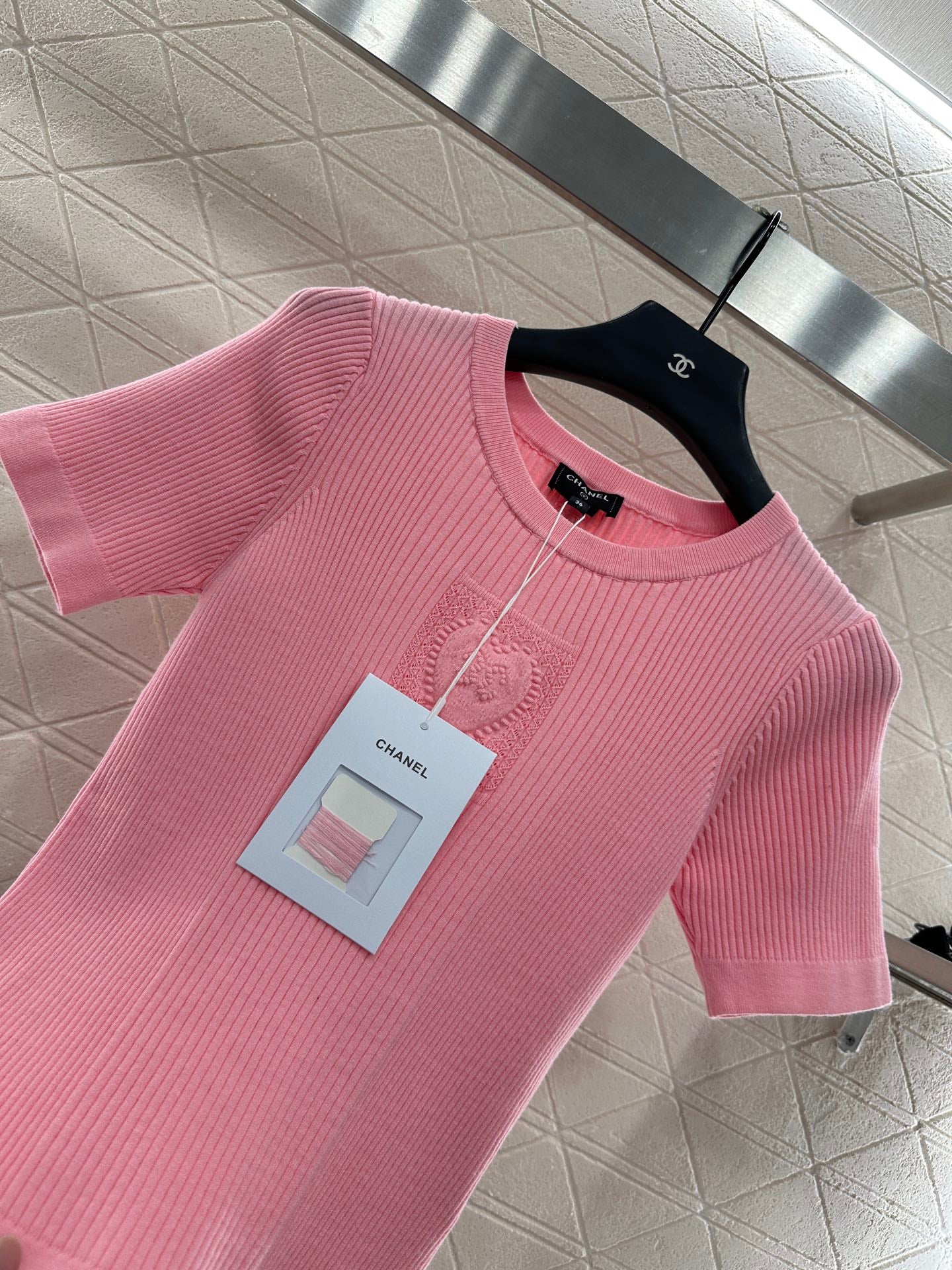 Heart-shaped knitted short-sleeved shirt