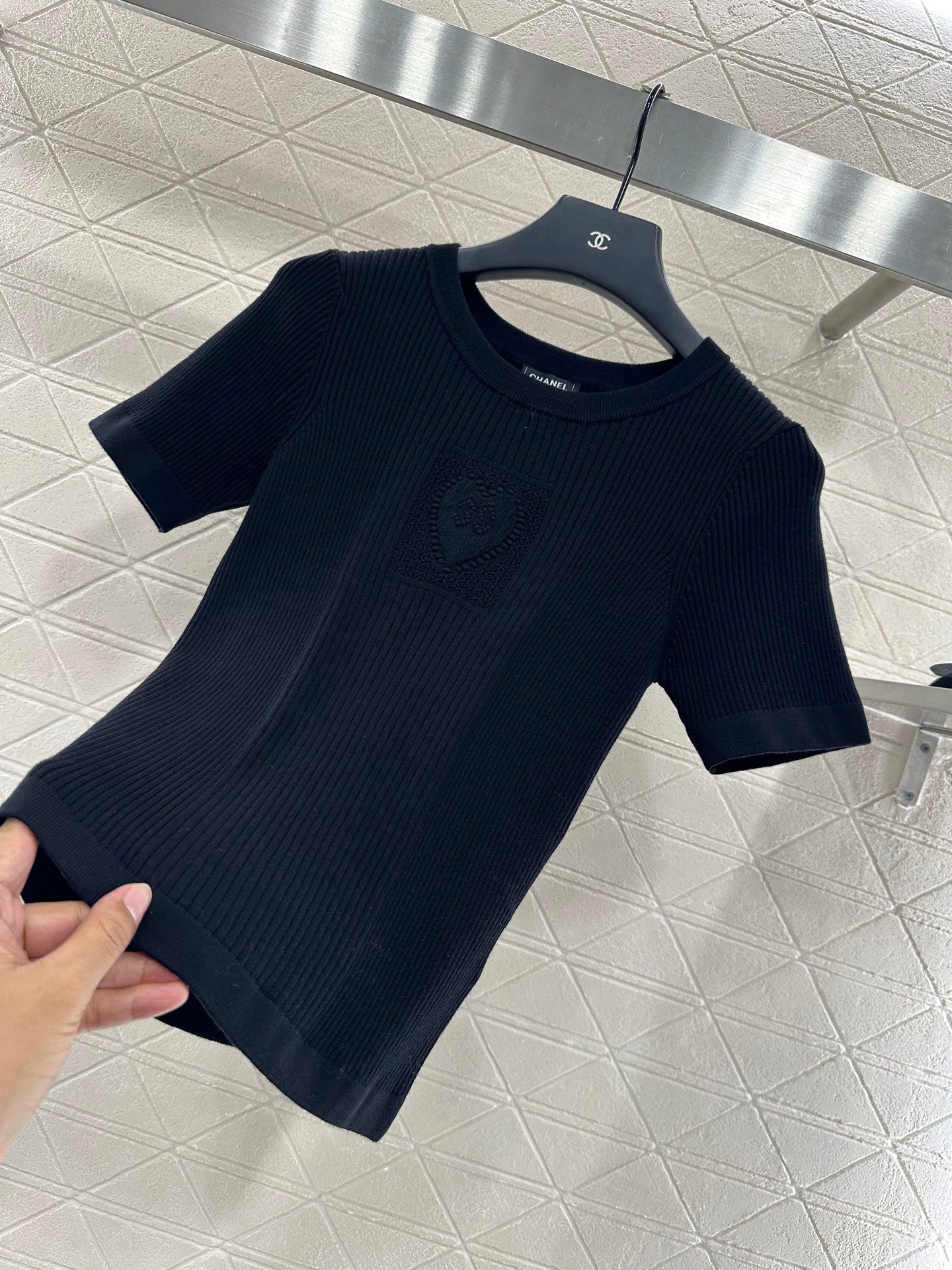 Heart-shaped knitted short-sleeved shirt
