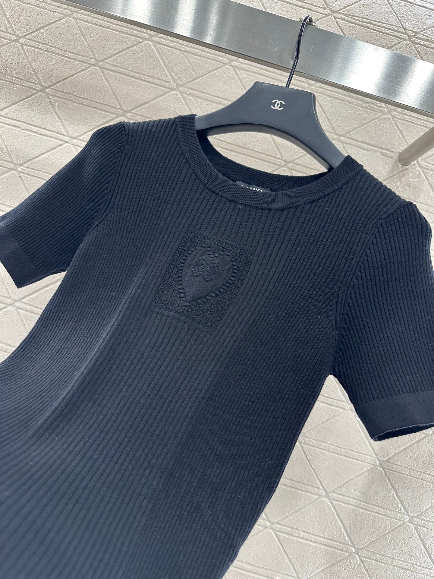 Heart-shaped knitted short-sleeved shirt