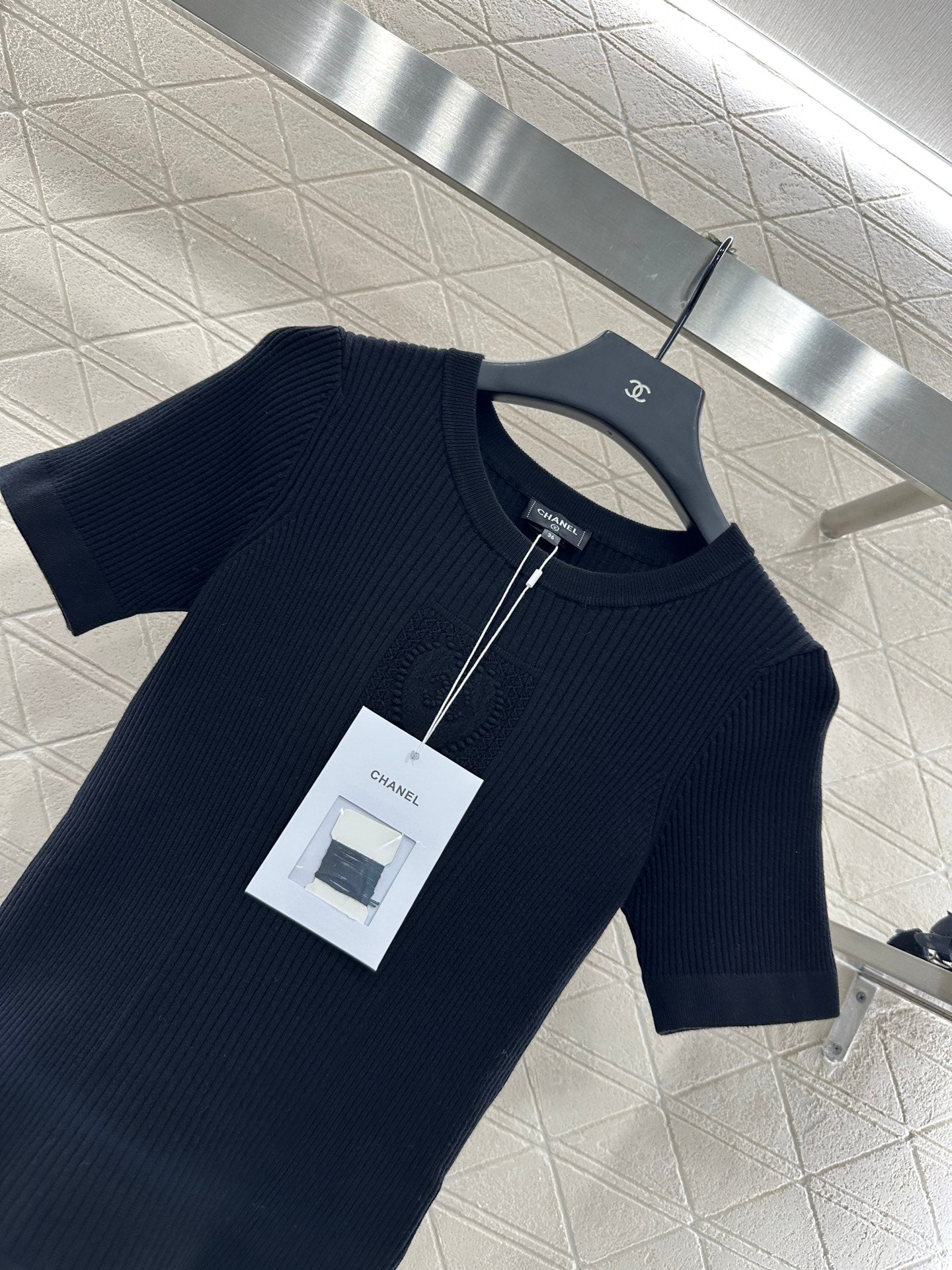 Heart-shaped knitted short-sleeved shirt