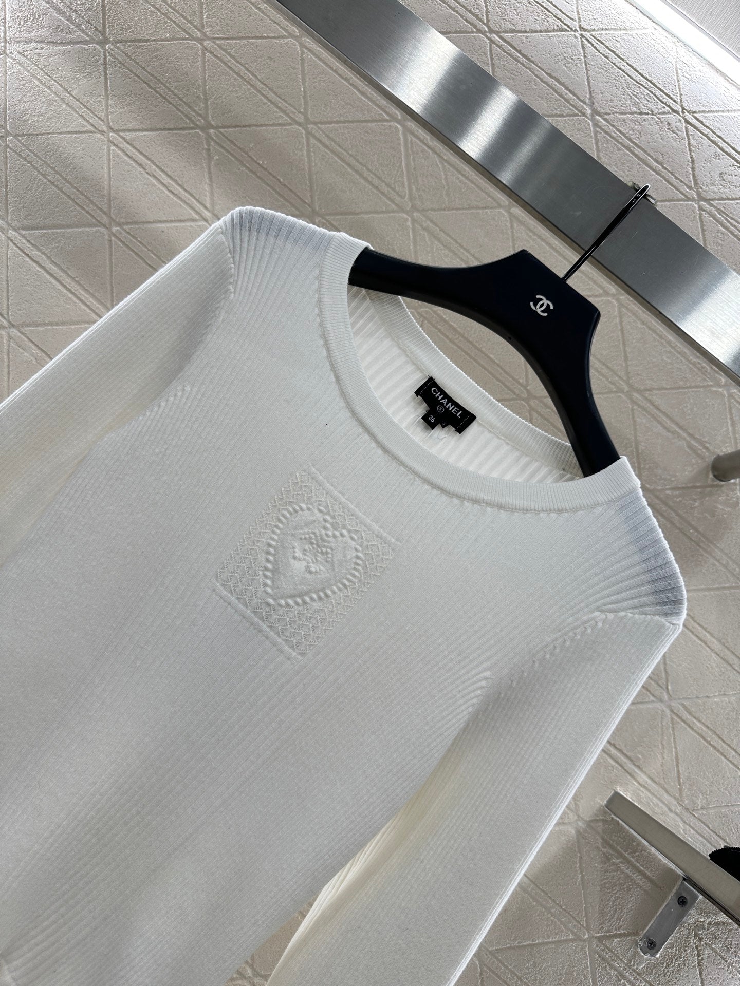 Heart-shaped knitted long-sleeved top