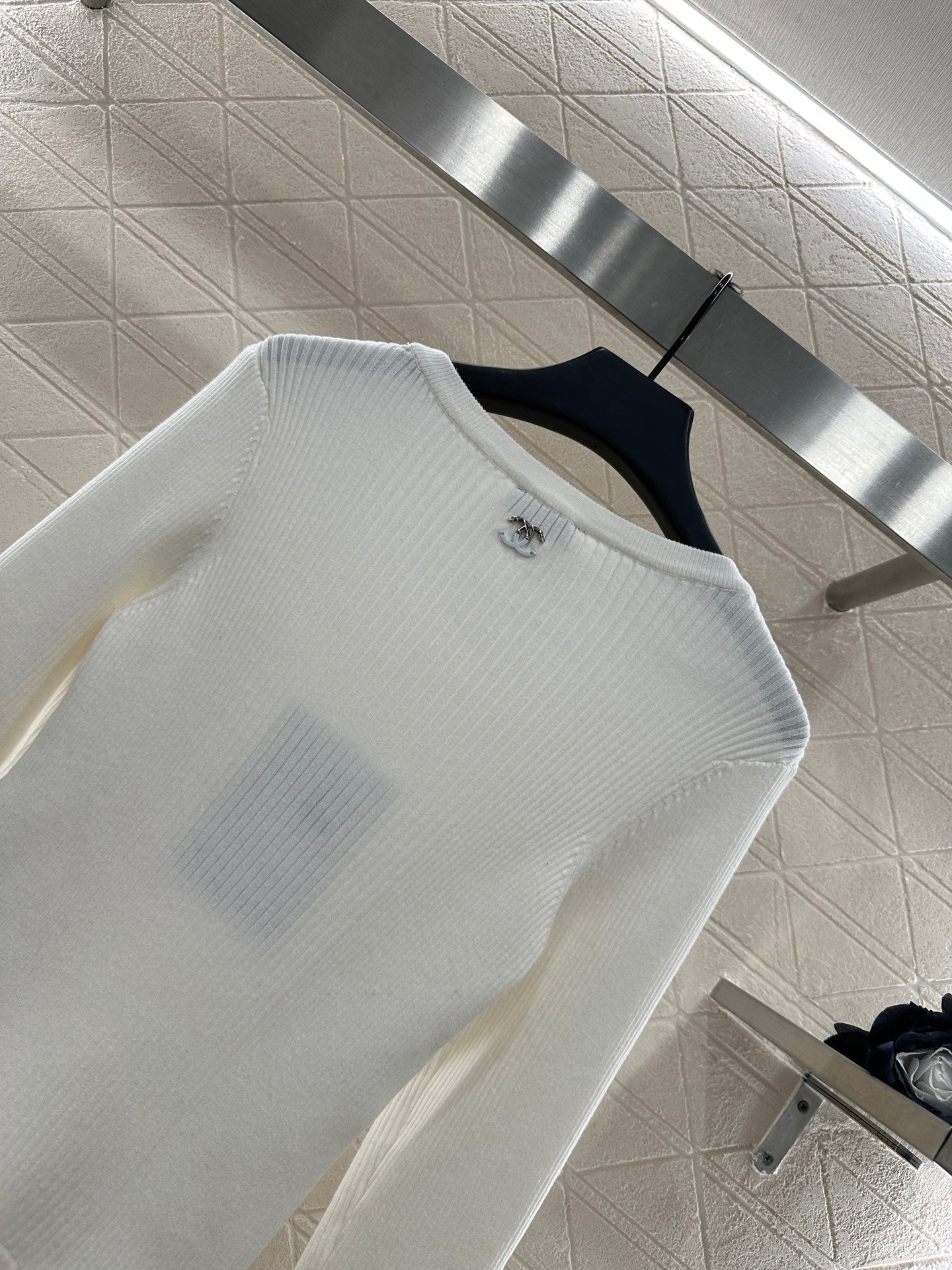 Heart-shaped knitted long-sleeved top