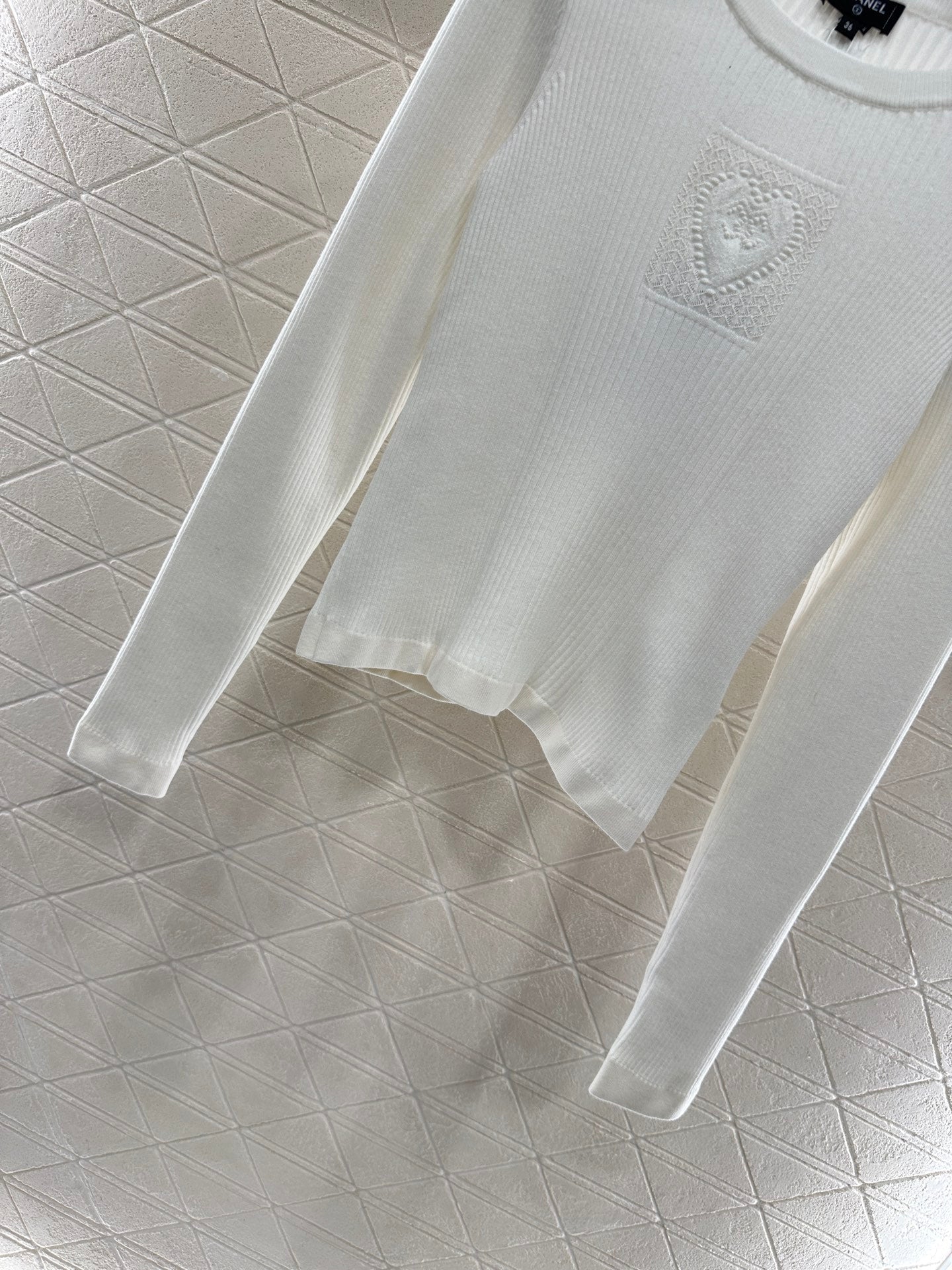 Heart-shaped knitted long-sleeved top