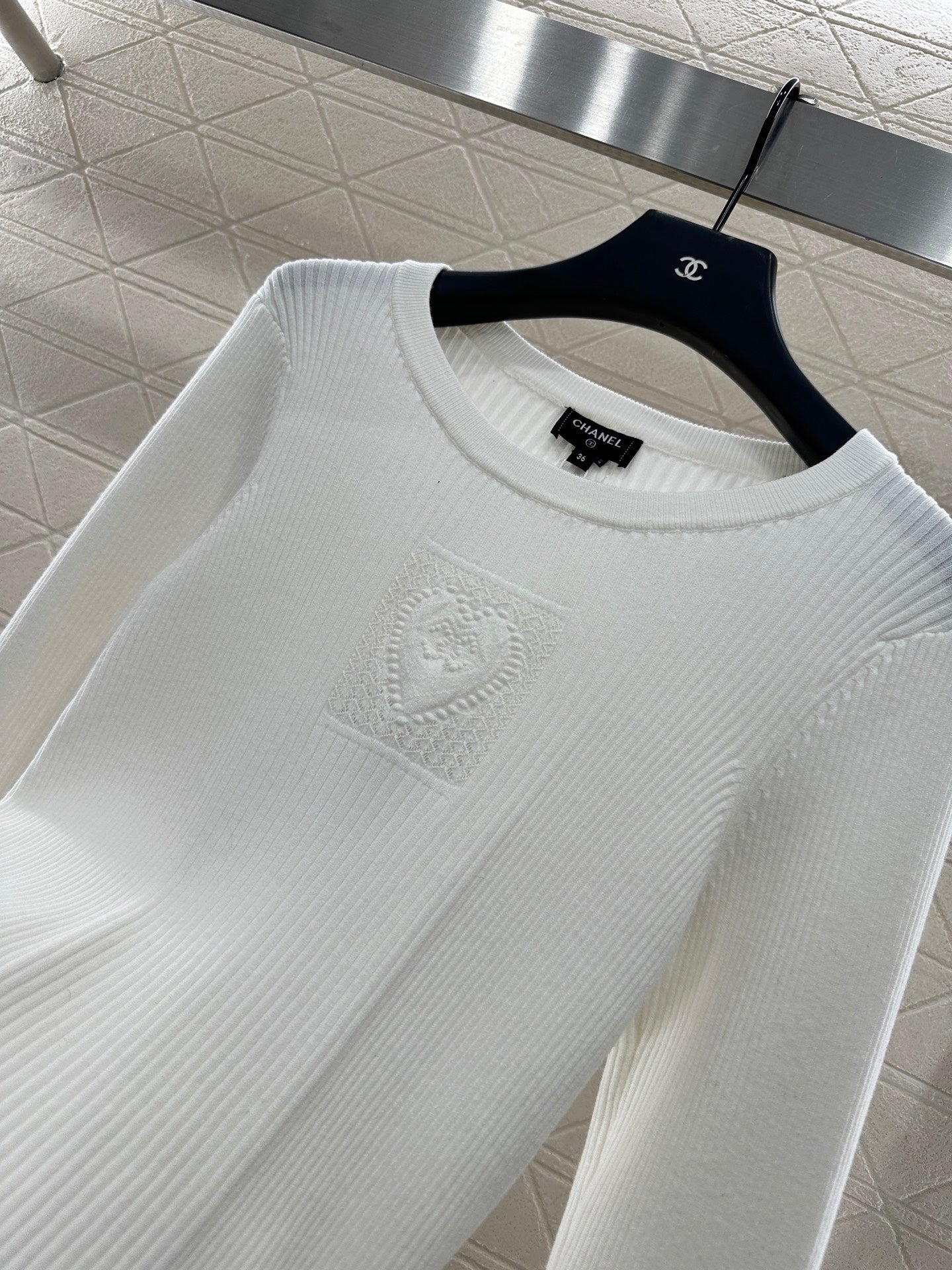 Heart-shaped knitted long-sleeved top