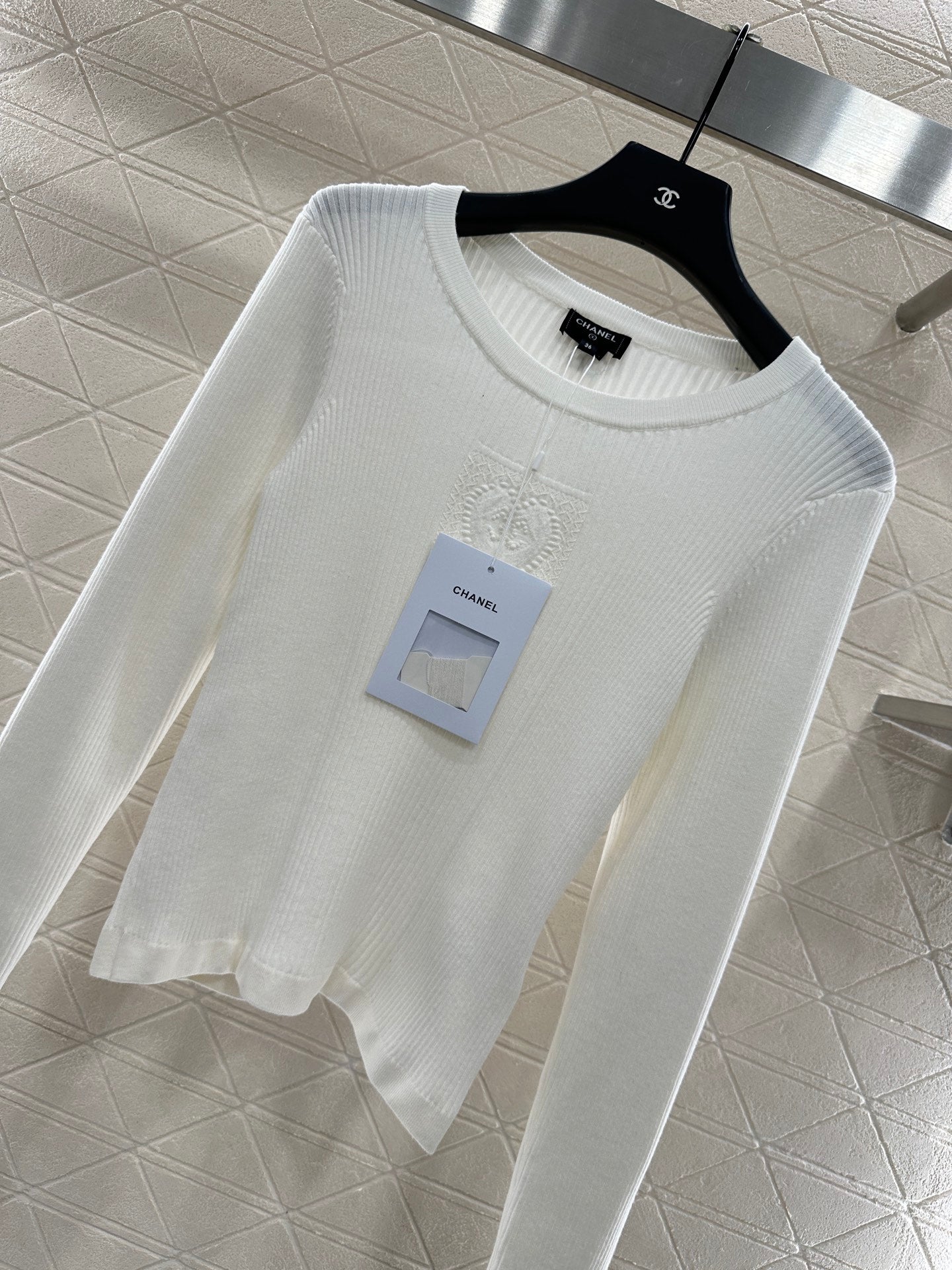 Heart-shaped knitted long-sleeved top