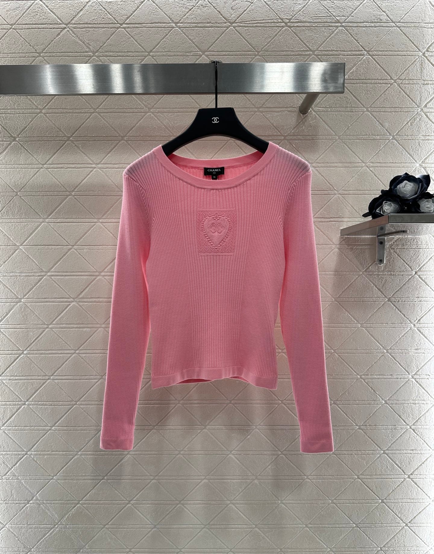 Heart-shaped knitted long-sleeved top
