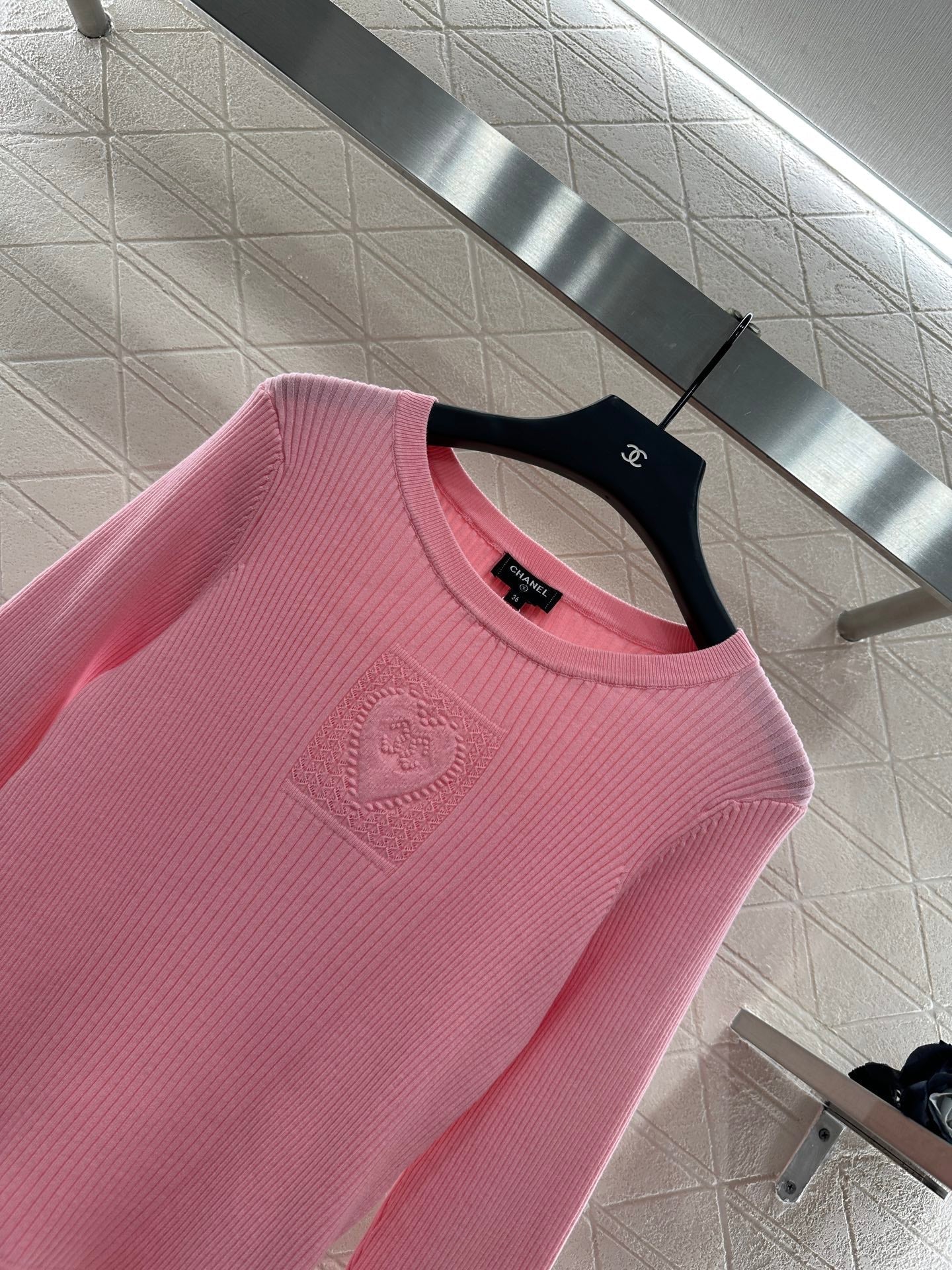 Heart-shaped knitted long-sleeved top
