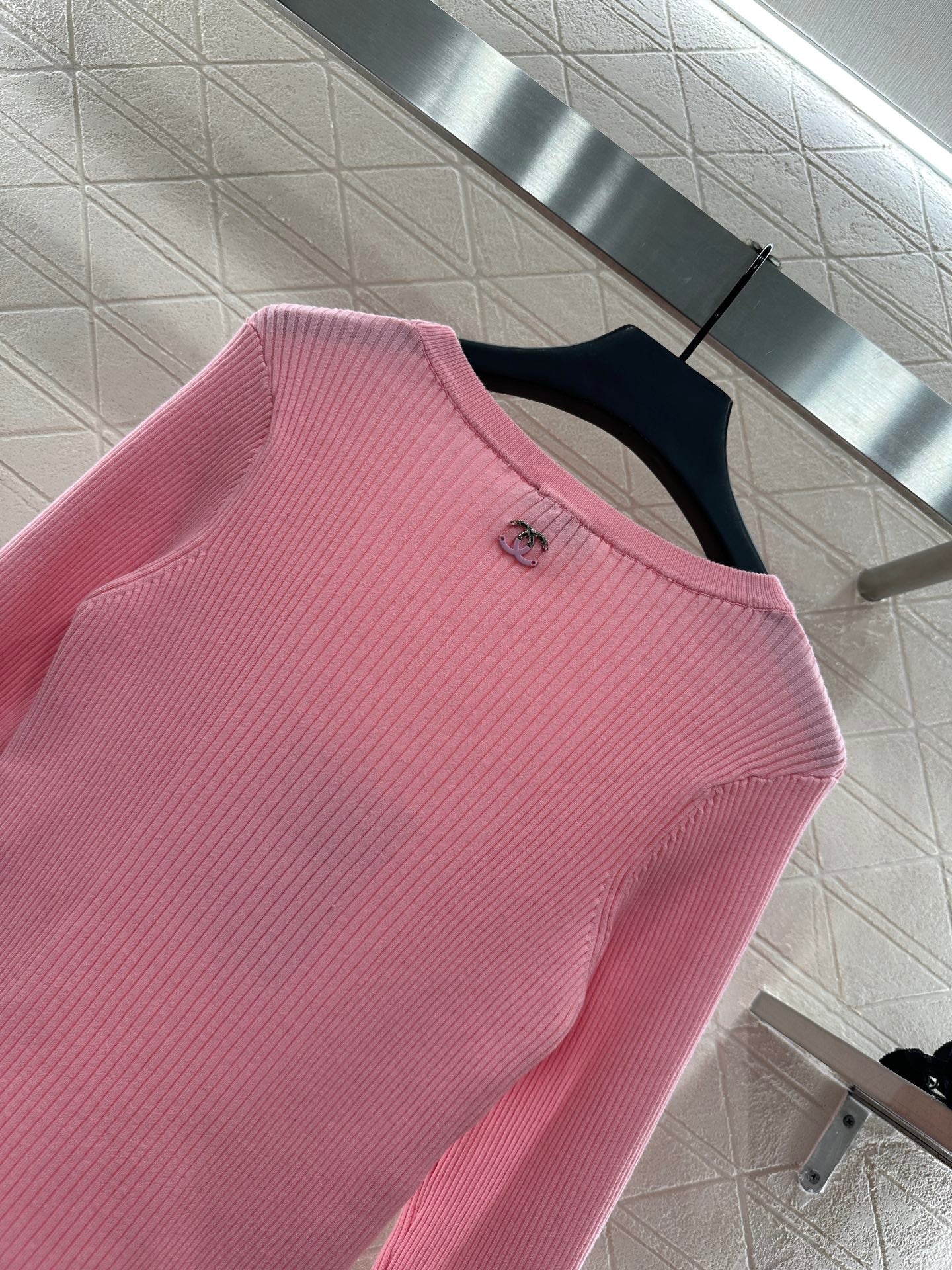 Heart-shaped knitted long-sleeved top