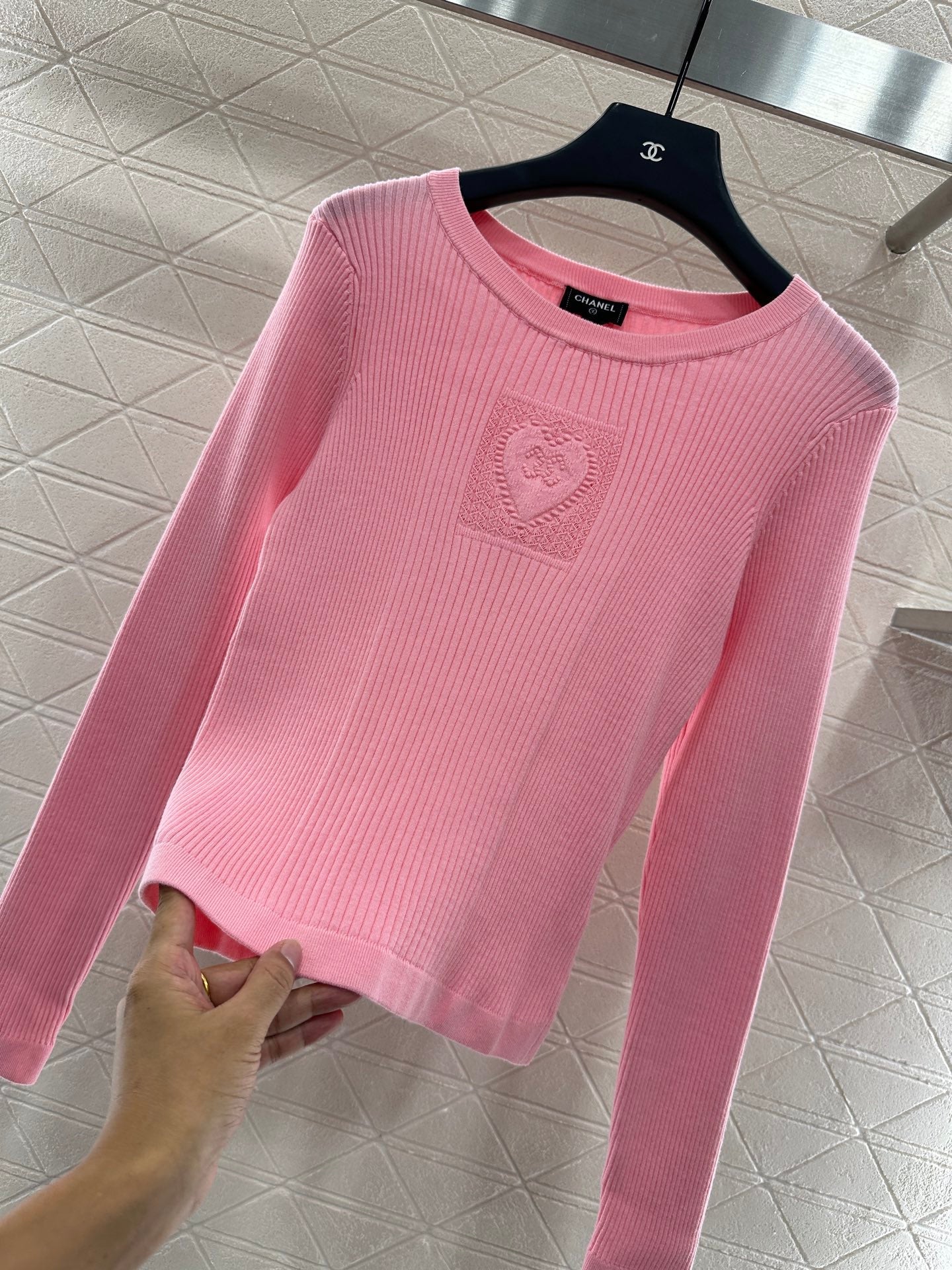 Heart-shaped knitted long-sleeved top