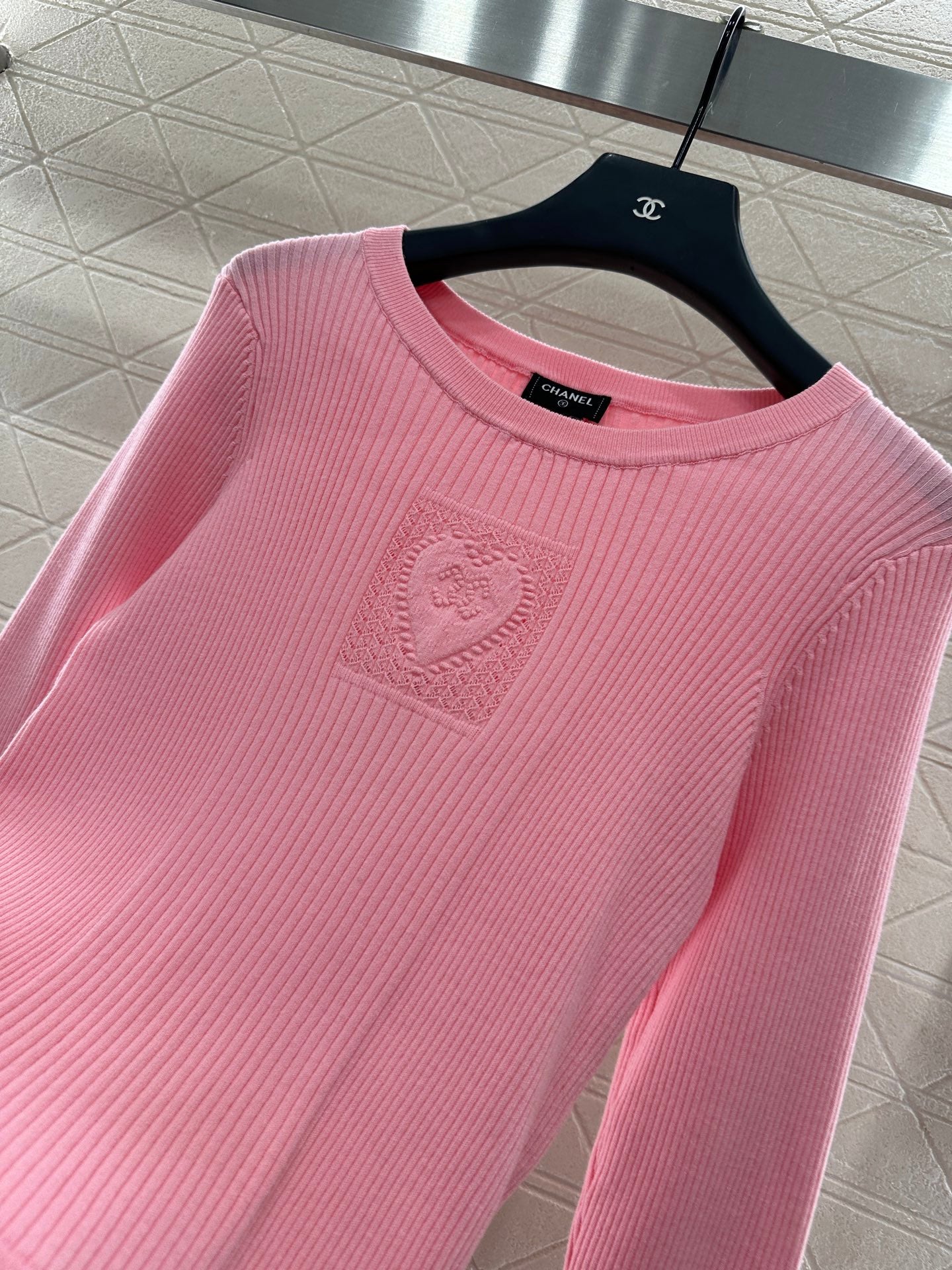 Heart-shaped knitted long-sleeved top