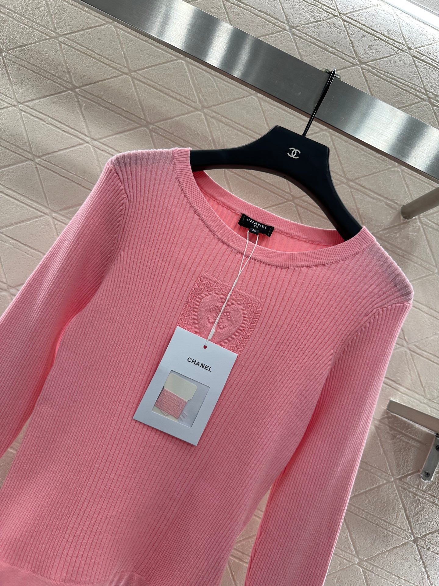Heart-shaped knitted long-sleeved top