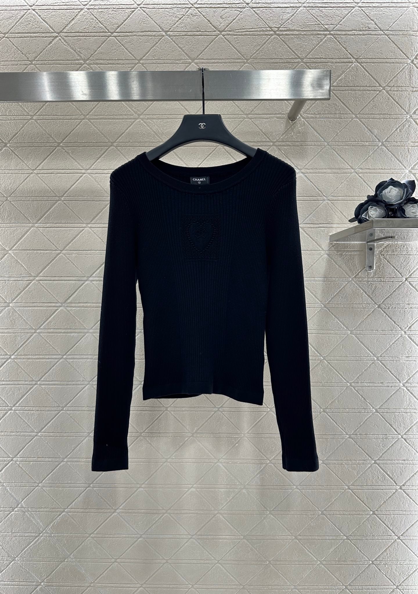 Heart-shaped knitted long-sleeved top