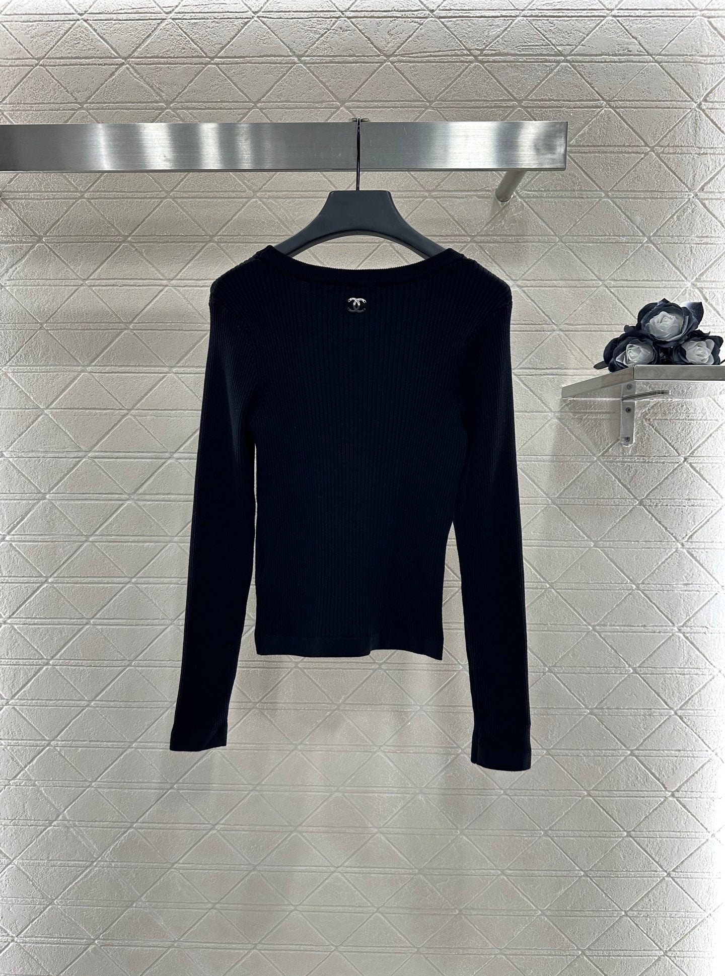 Heart-shaped knitted long-sleeved top