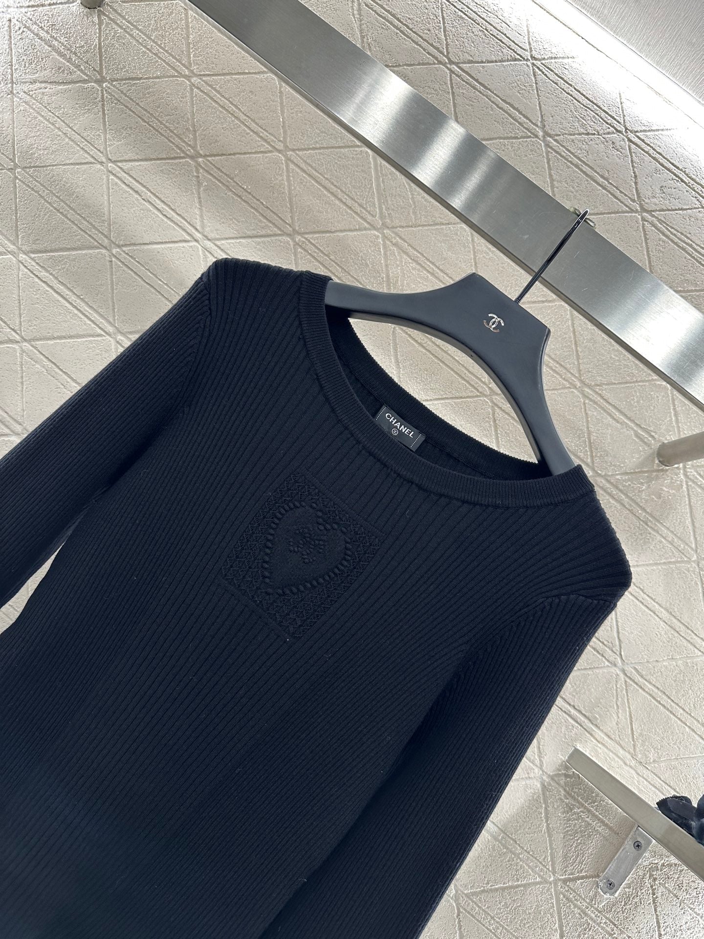 Heart-shaped knitted long-sleeved top