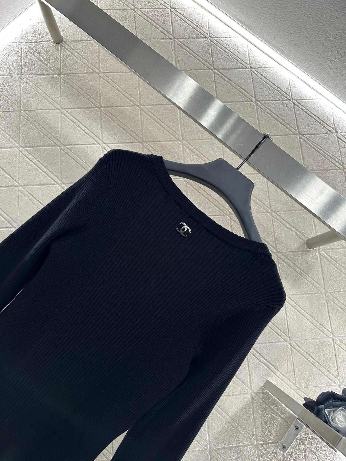 Heart-shaped knitted long-sleeved top