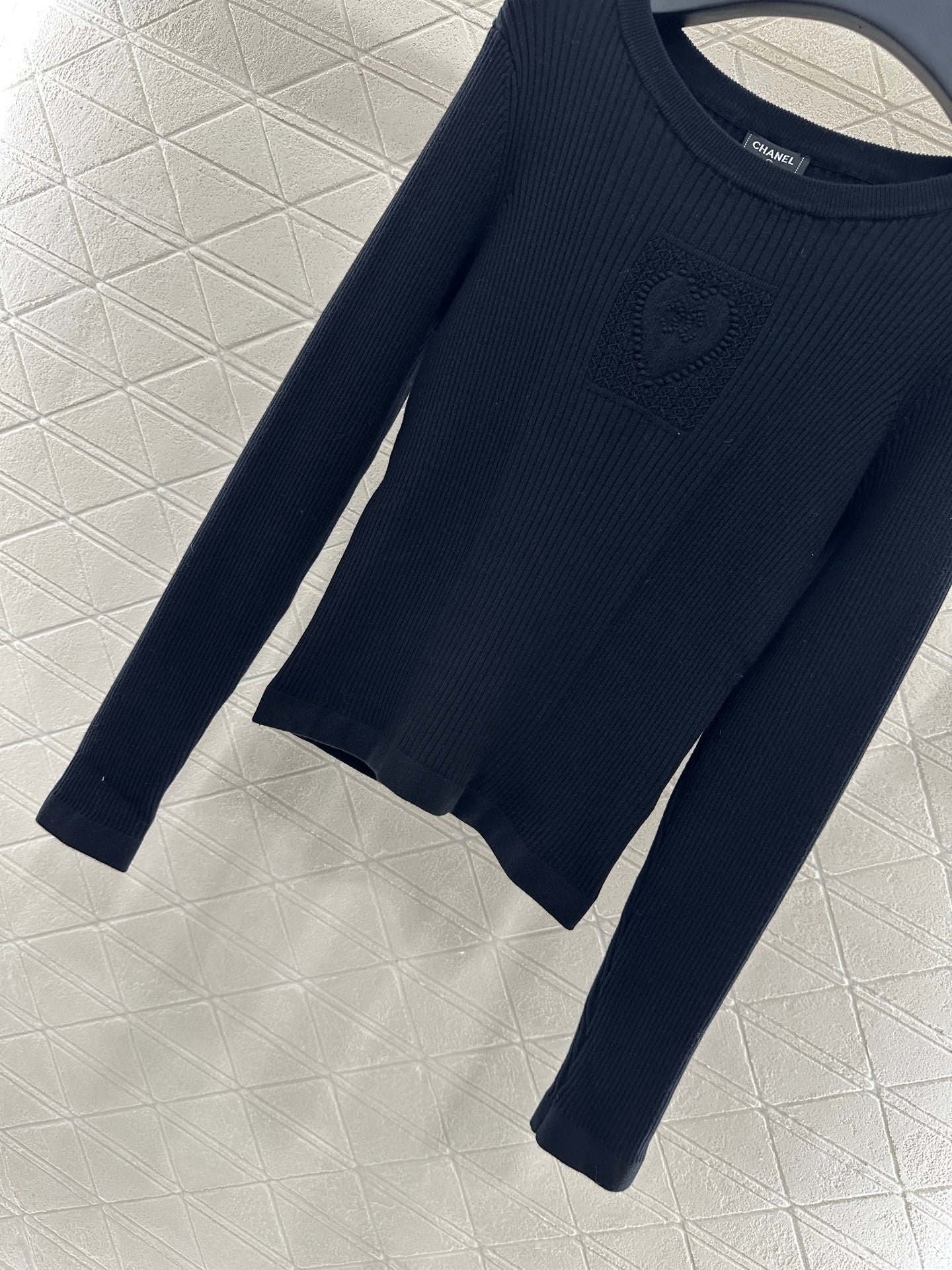 Heart-shaped knitted long-sleeved top