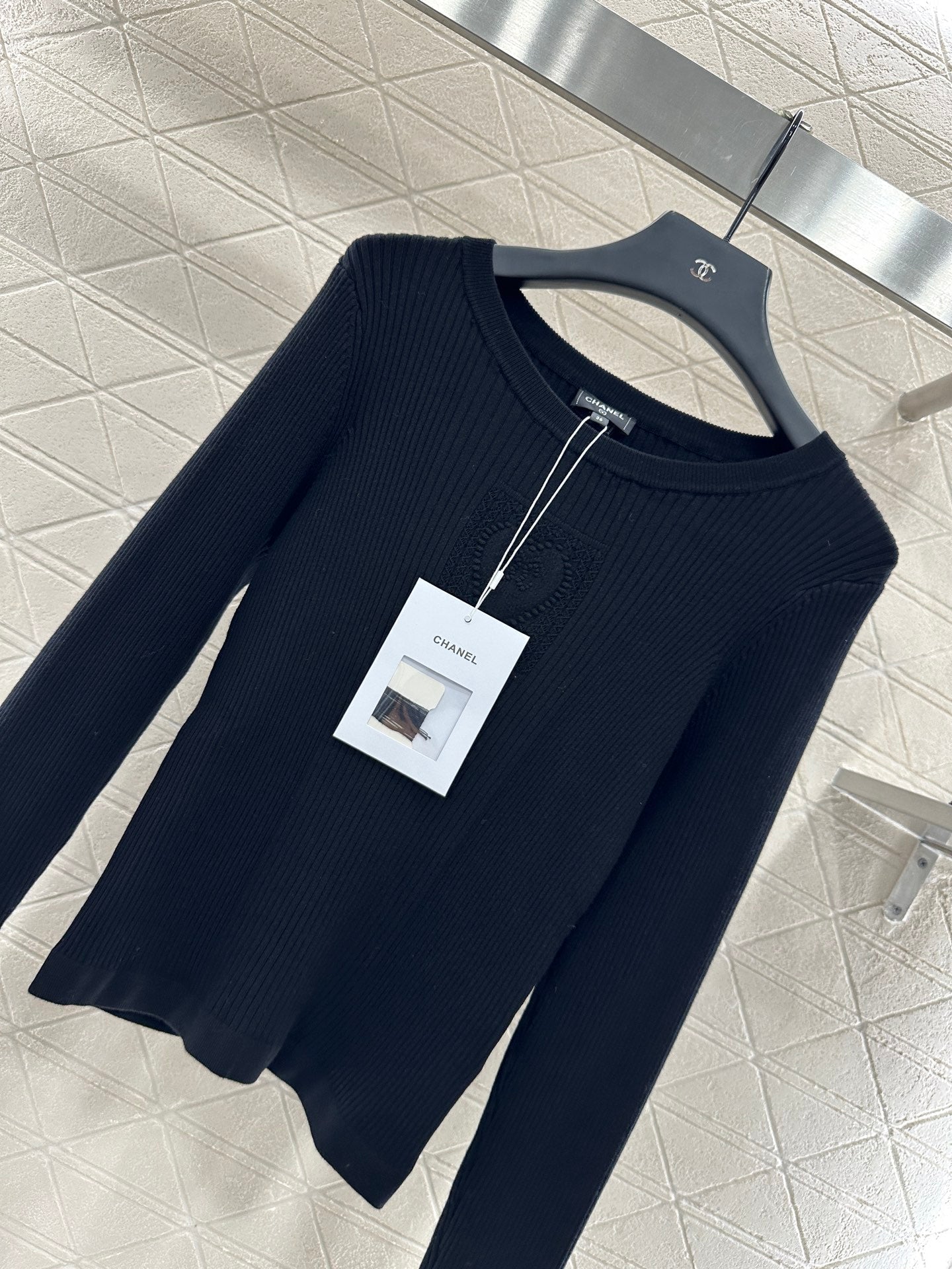 Heart-shaped knitted long-sleeved top
