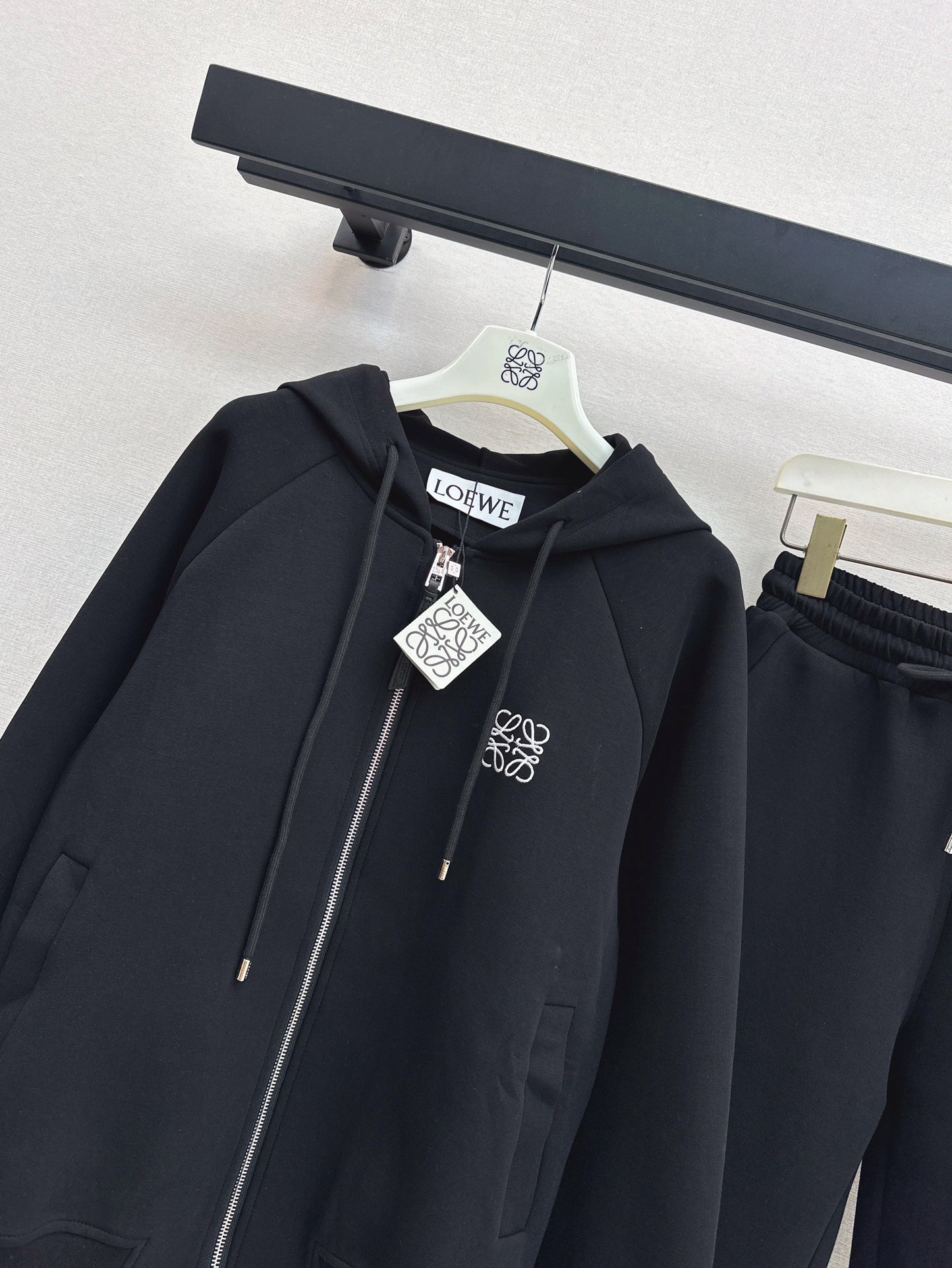 Loose-fitting hooded jacket and trousers