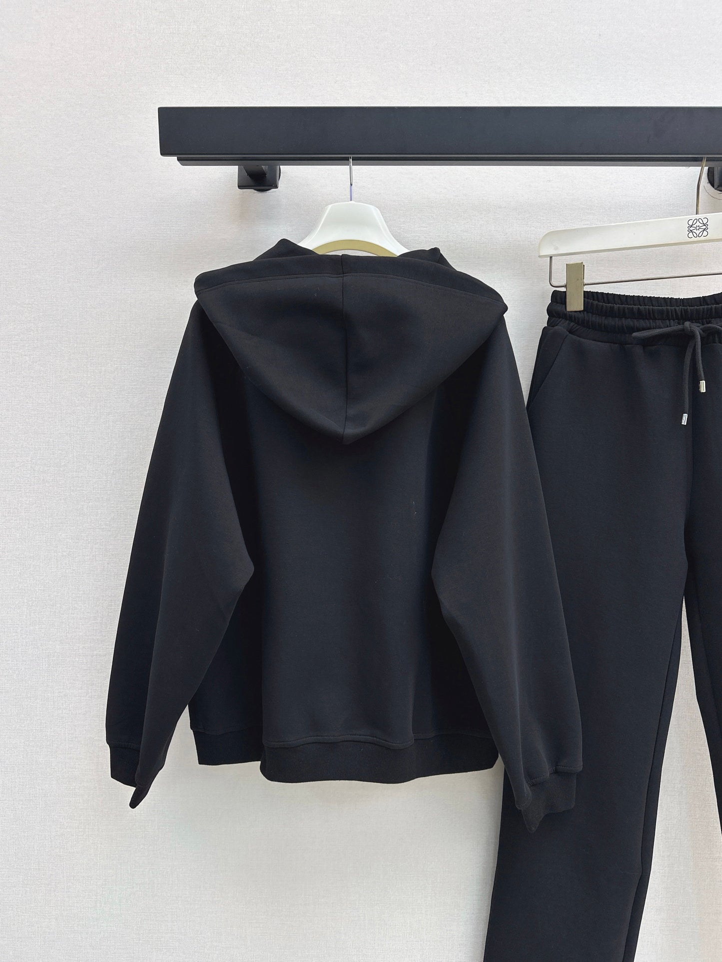 Loose-fitting hooded jacket and trousers