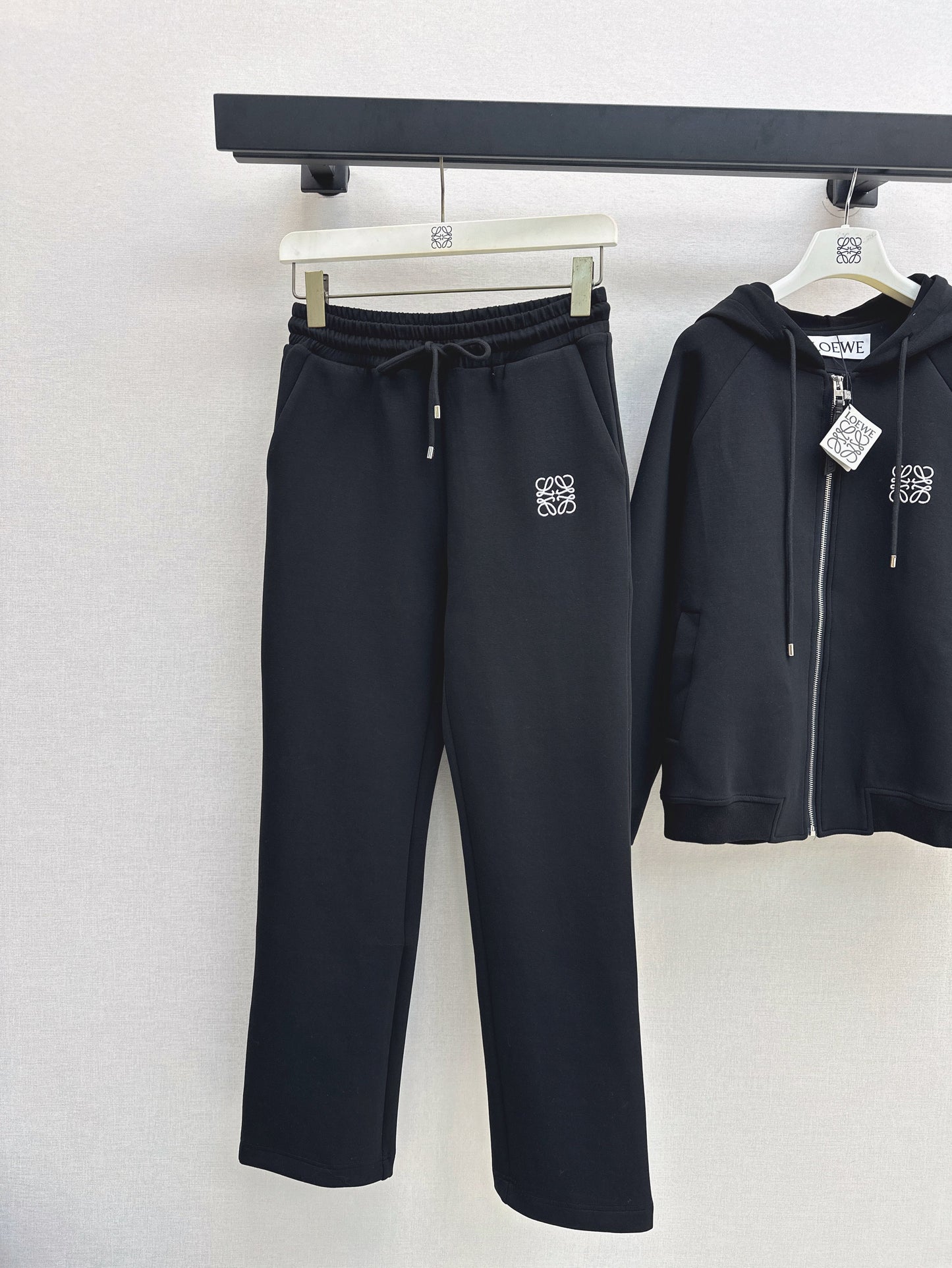 Loose-fitting hooded jacket and trousers