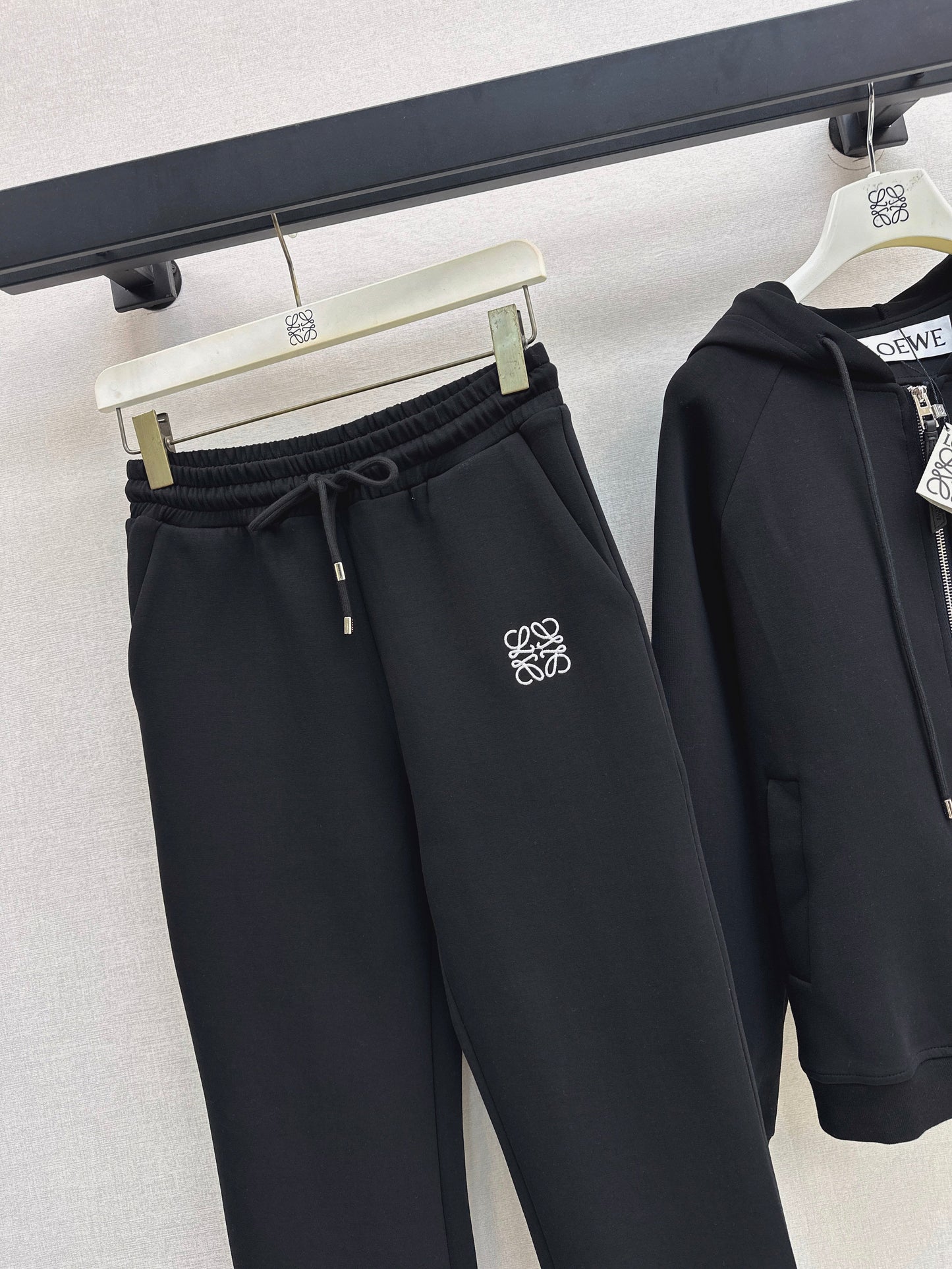 Loose-fitting hooded jacket and trousers