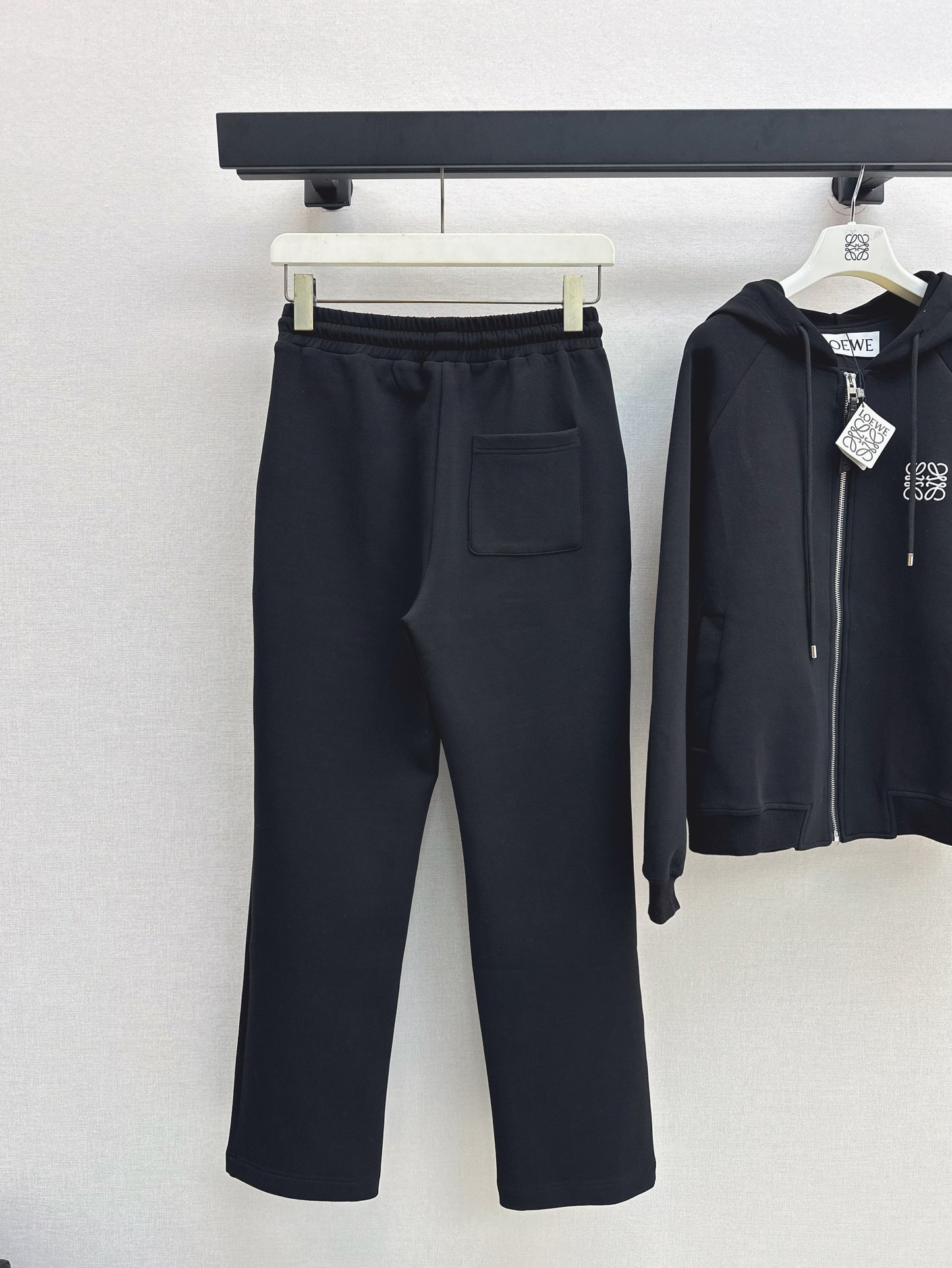 Loose-fitting hooded jacket and trousers