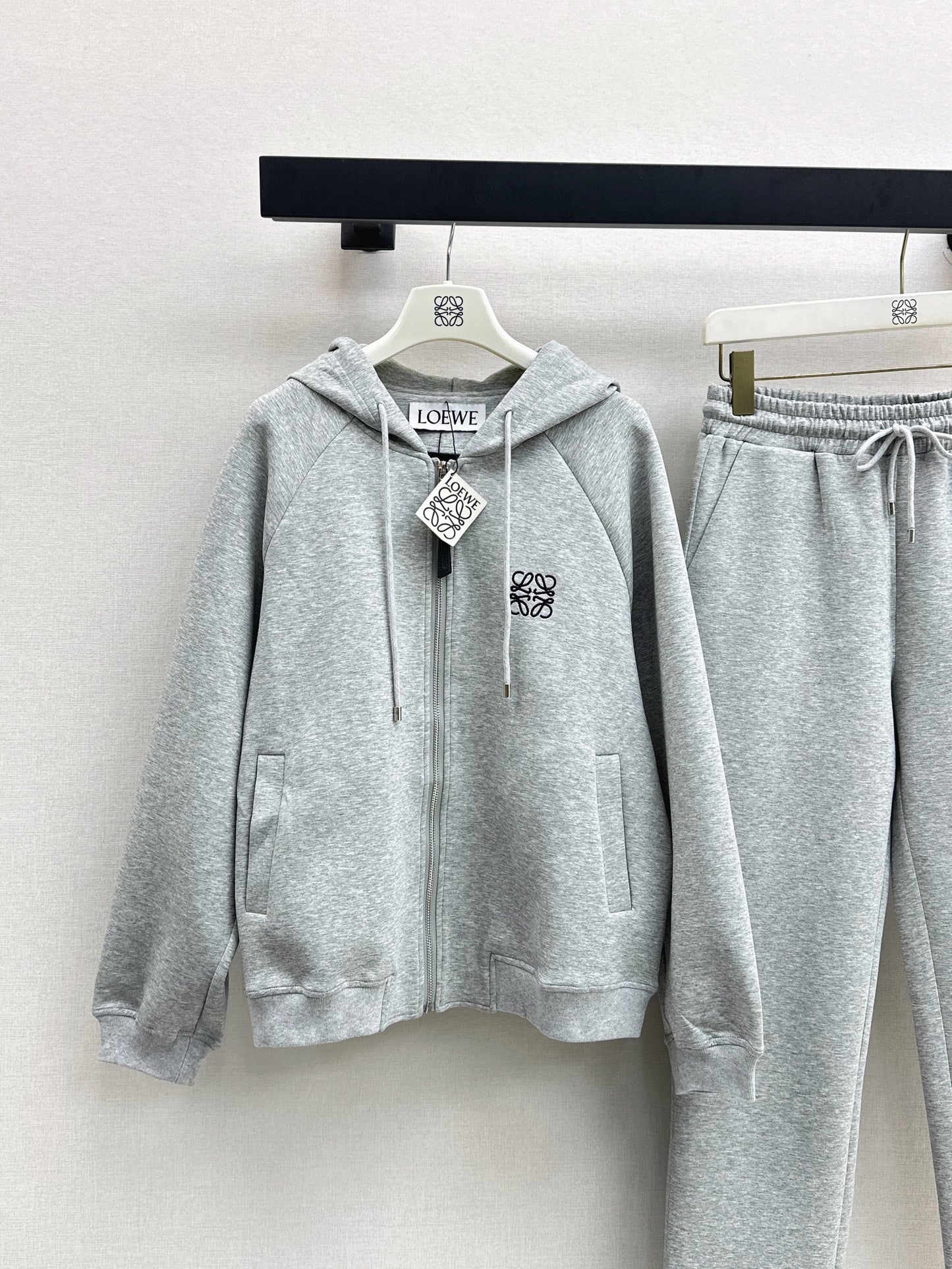 Loose-fitting hooded jacket and trousers
