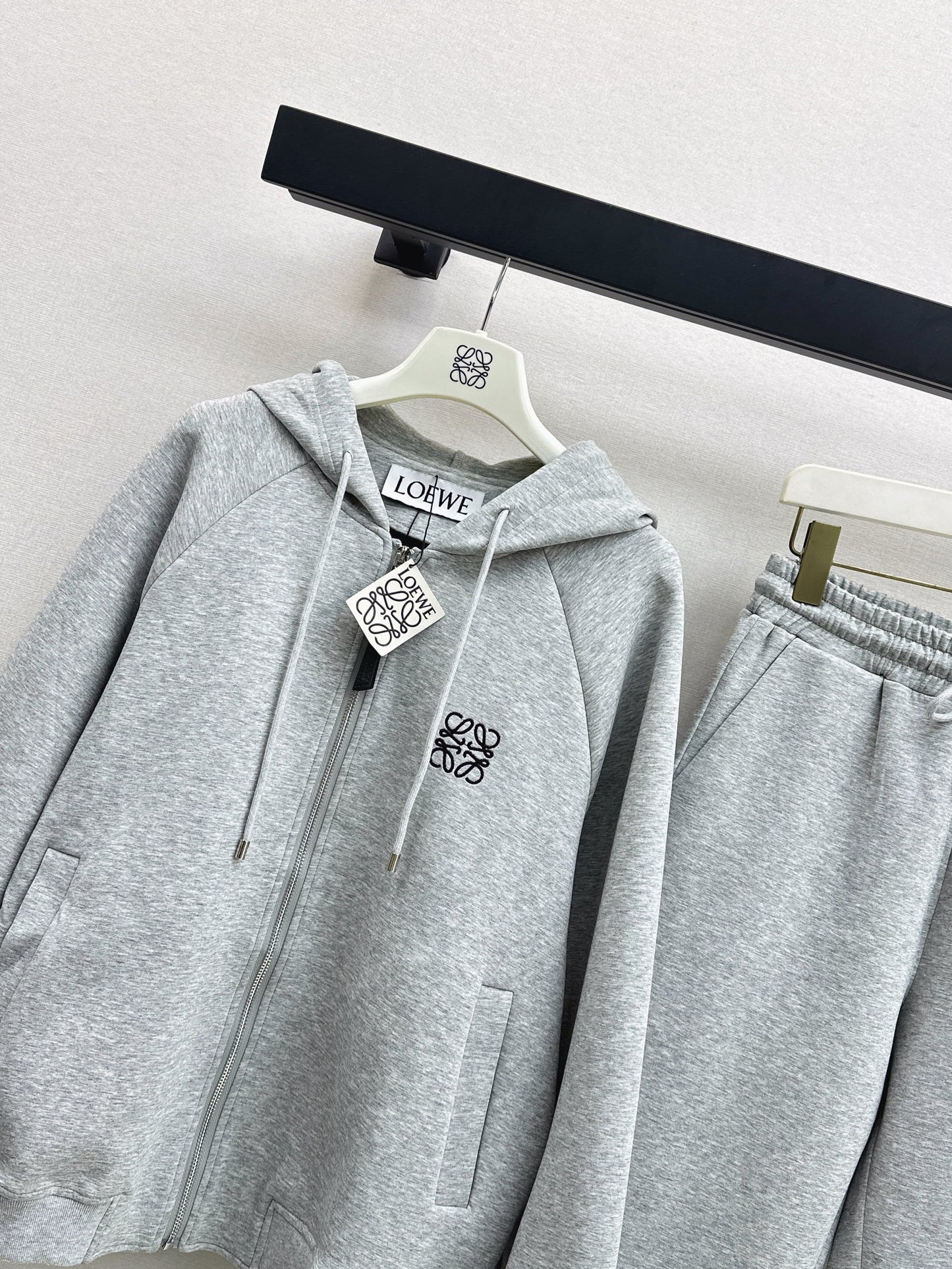 Loose-fitting hooded jacket and trousers